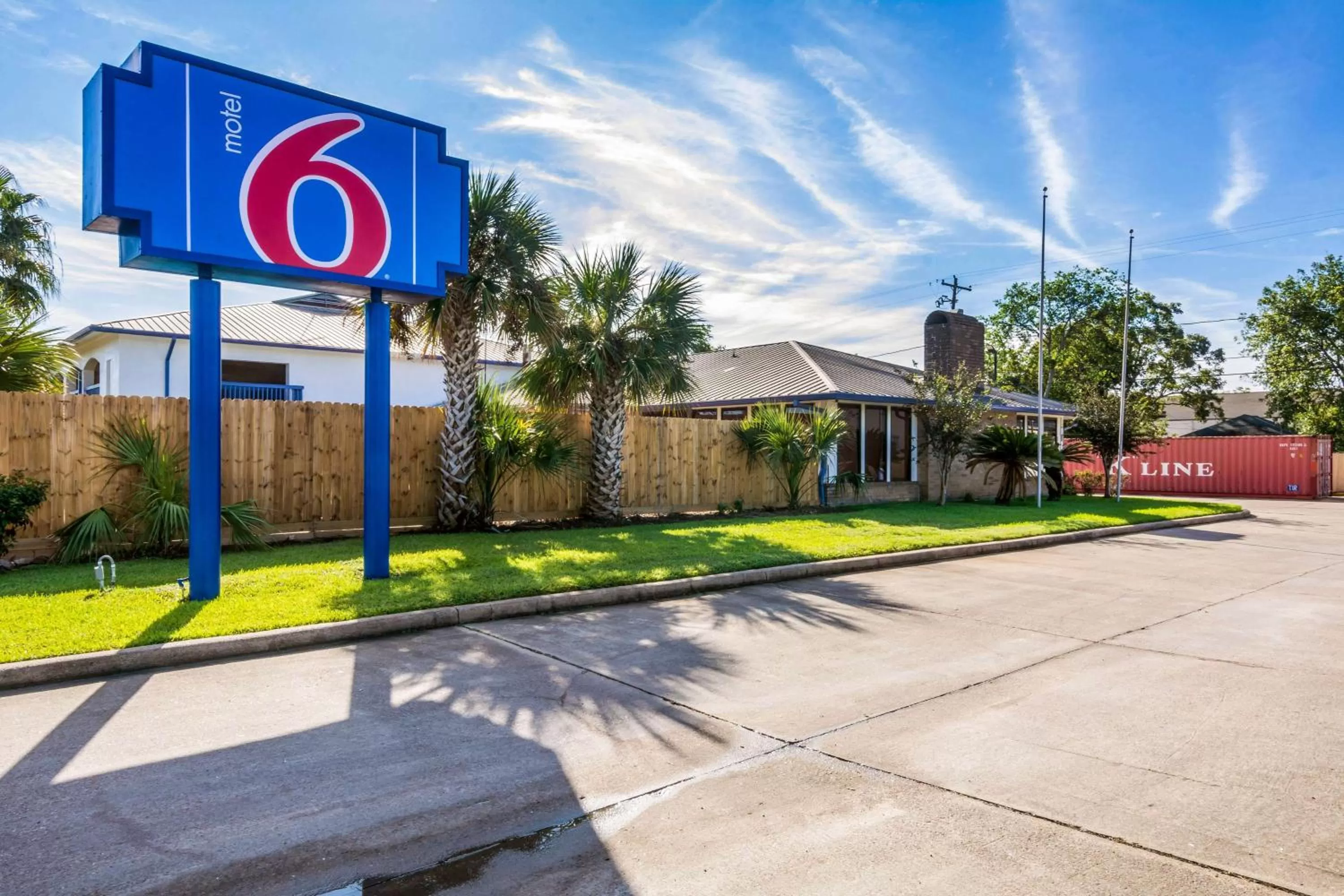 Property building in Motel 6-Freeport, TX