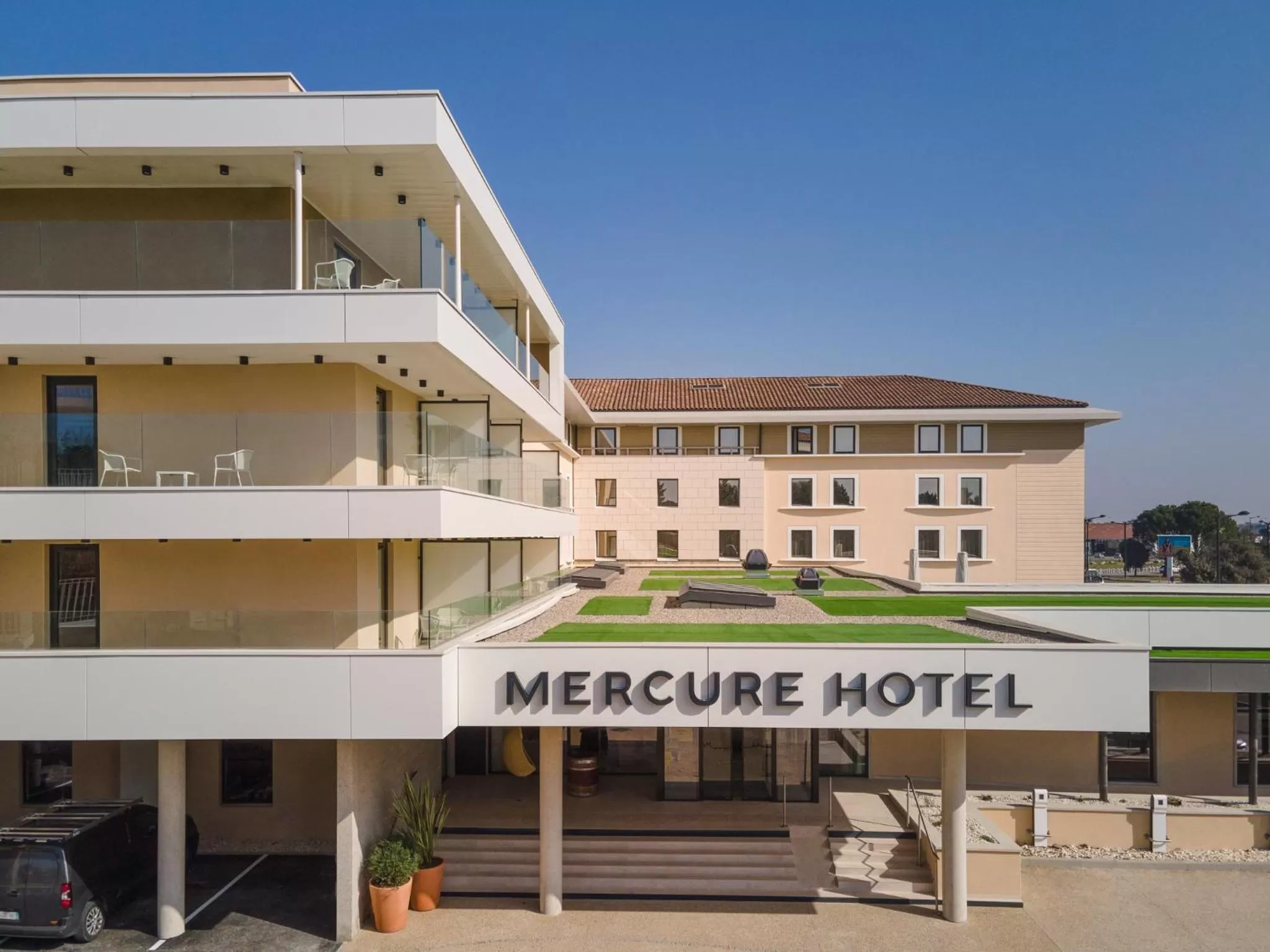 Property building in Mercure Avignon Gare TGV