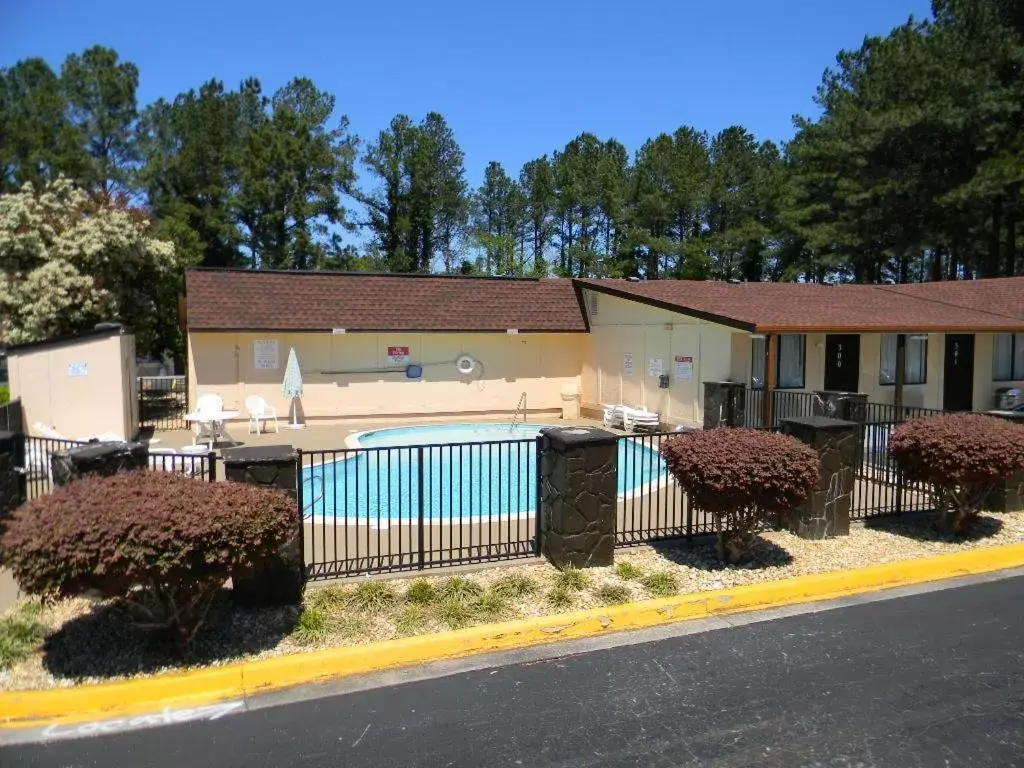 Property building, Swimming Pool in SleepWell Stockbridge