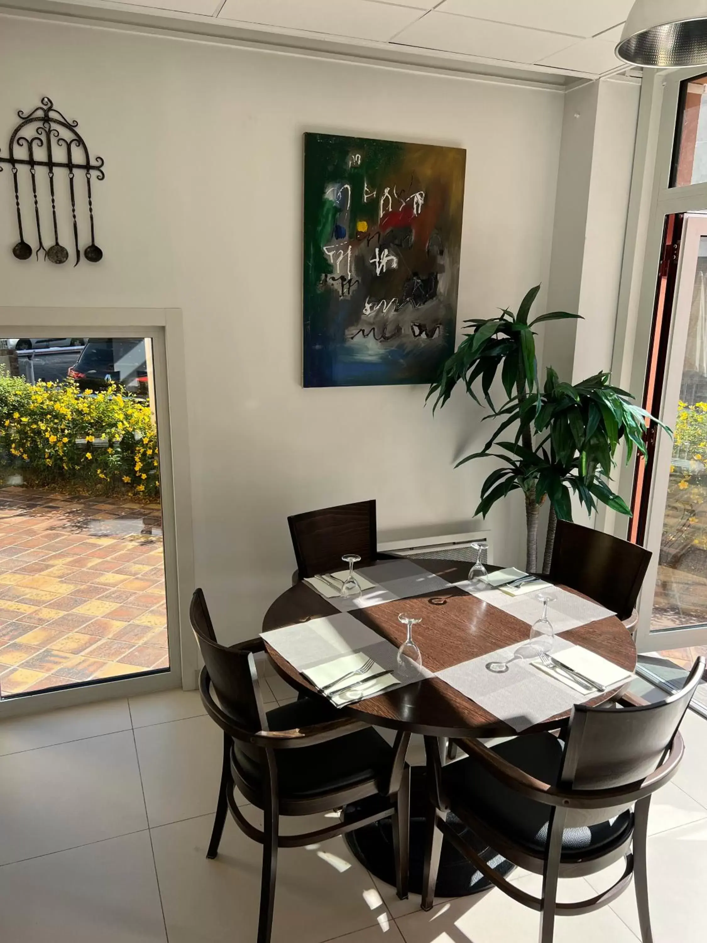 Restaurant/places to eat in Hôtel des Arcades de Cachan - Grand Paris Sud Restaurant/places to eat in Hôtel des Arcades de Cachan - Grand Paris Sud