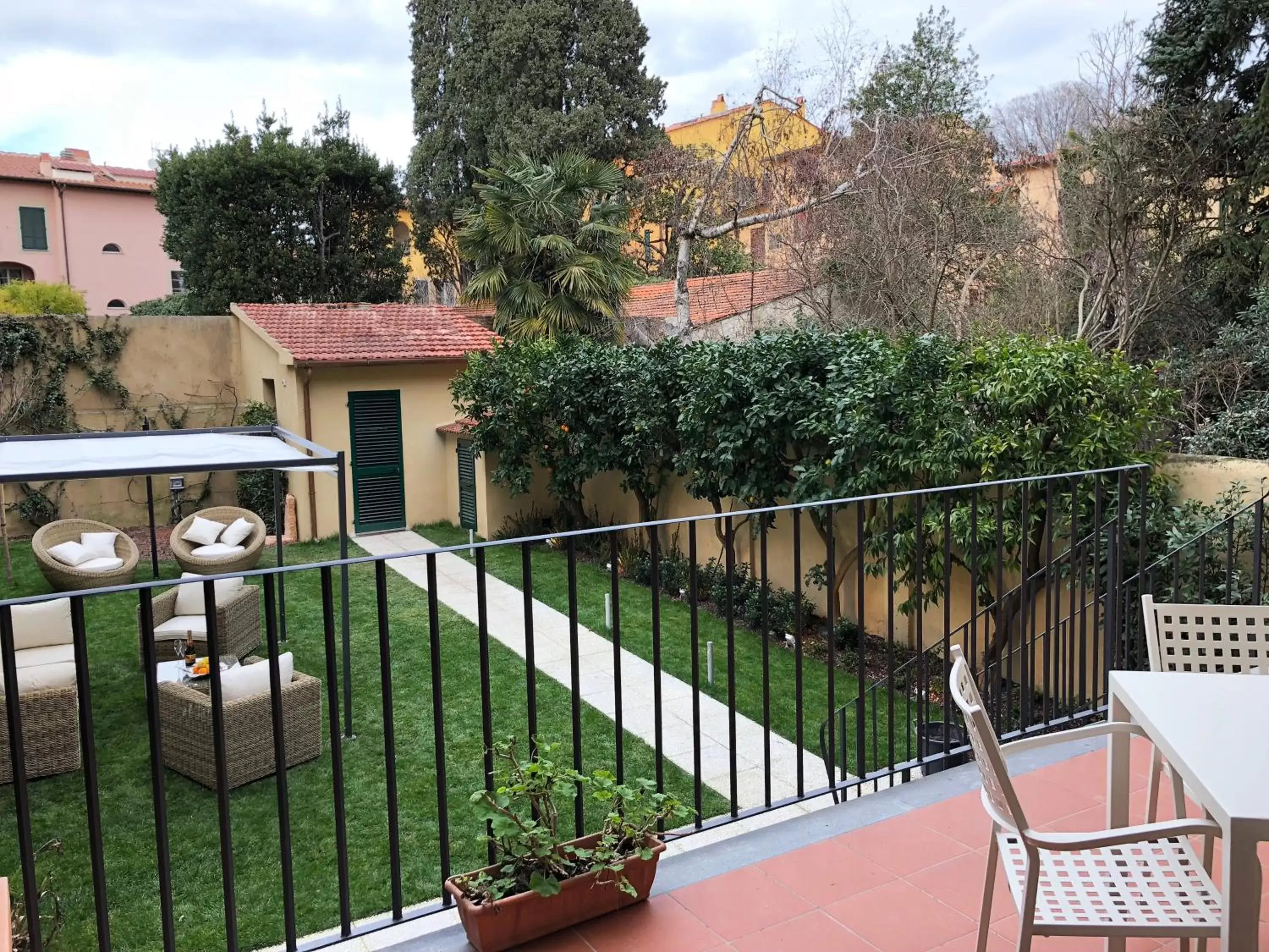 Garden in Palazzo Cini Luxury Rooms in Pisa