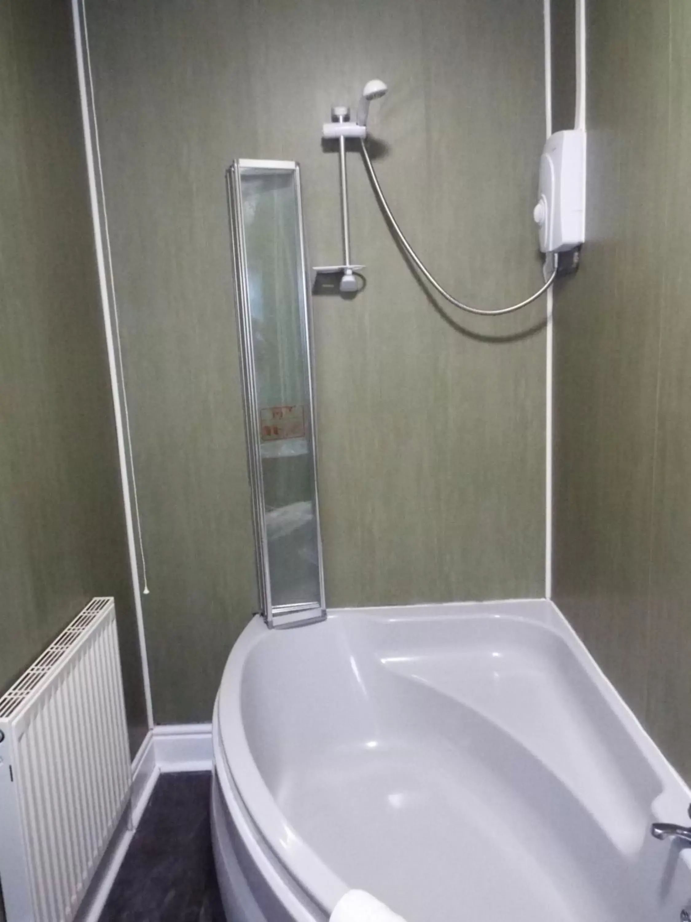 Bathroom in Alfies Hotel