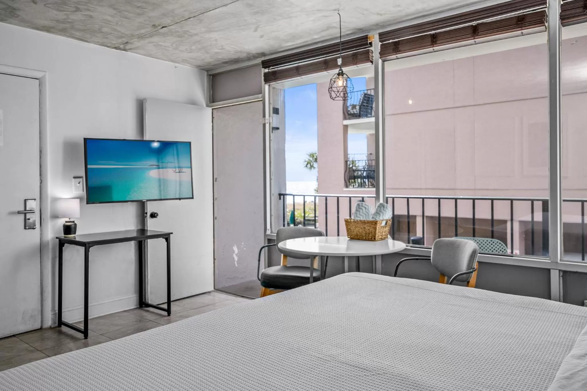 TV and multimedia, Bed in The Beverley Beach House