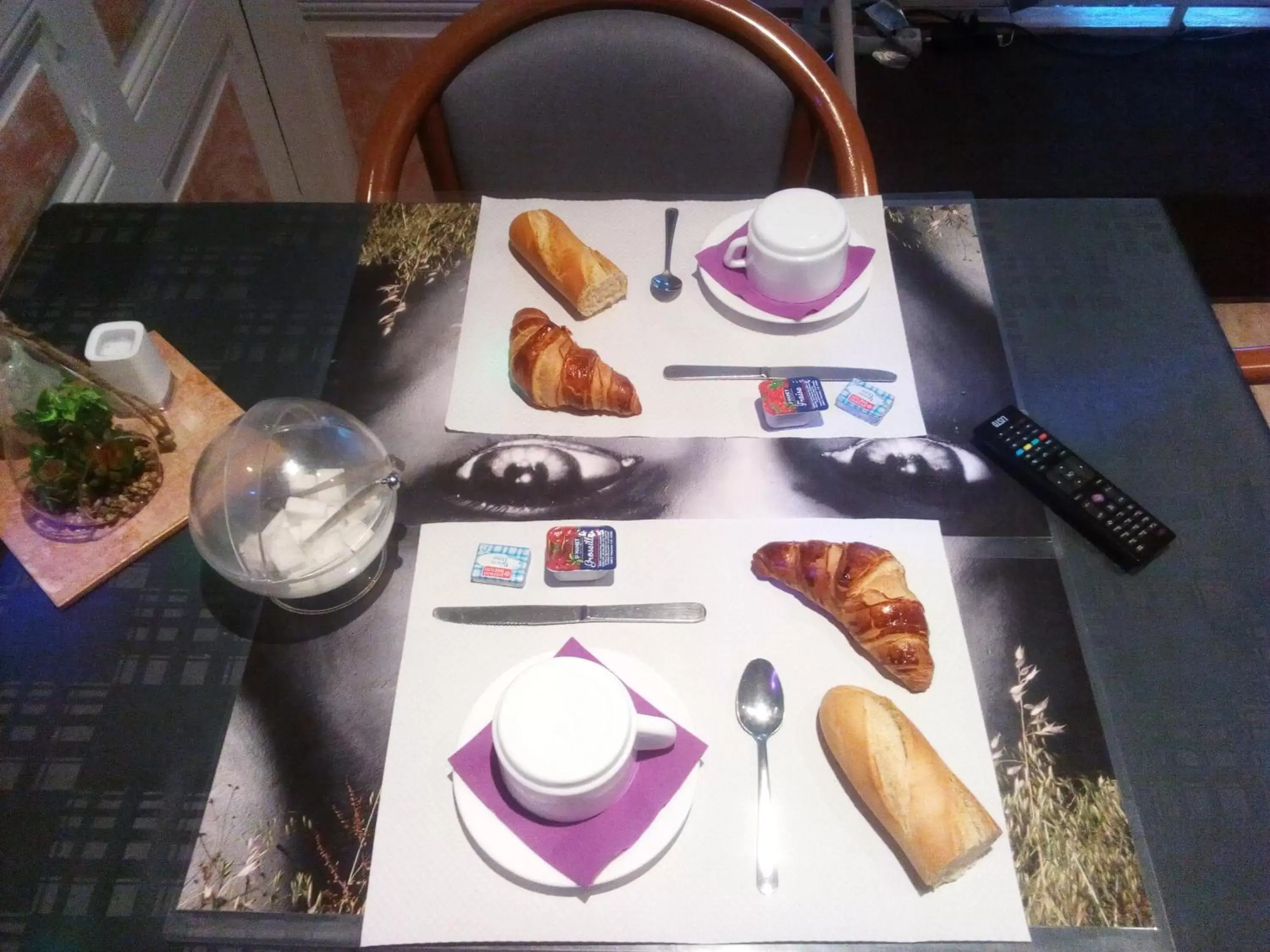 Continental breakfast, Restaurant/Places to Eat in Chalet Saint Louis