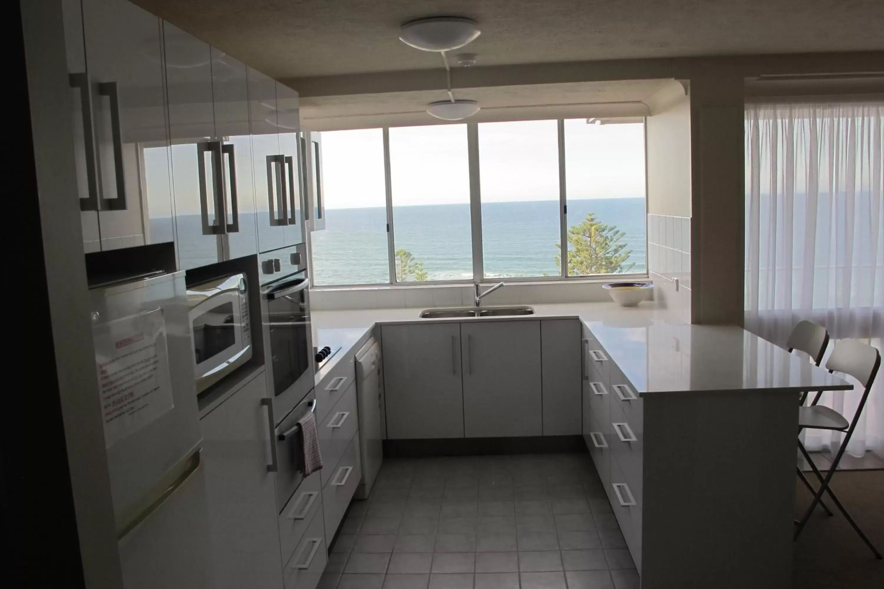 Kitchen or kitchenette, Kitchen/Kitchenette in Pacific Regis Beachfront Holiday Apartments