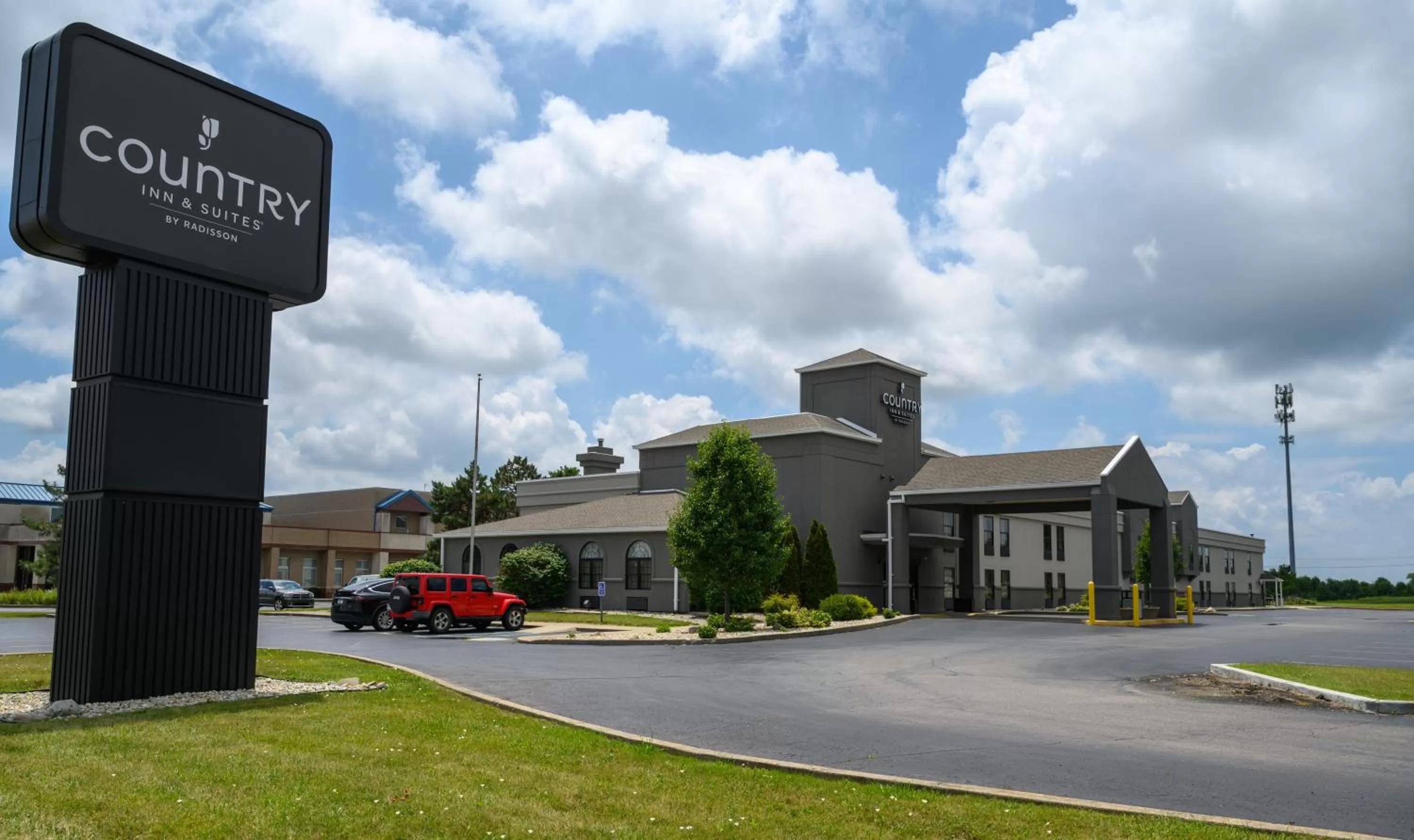 Property building in Country Inn & Suites by Radisson, Greenfield, IN