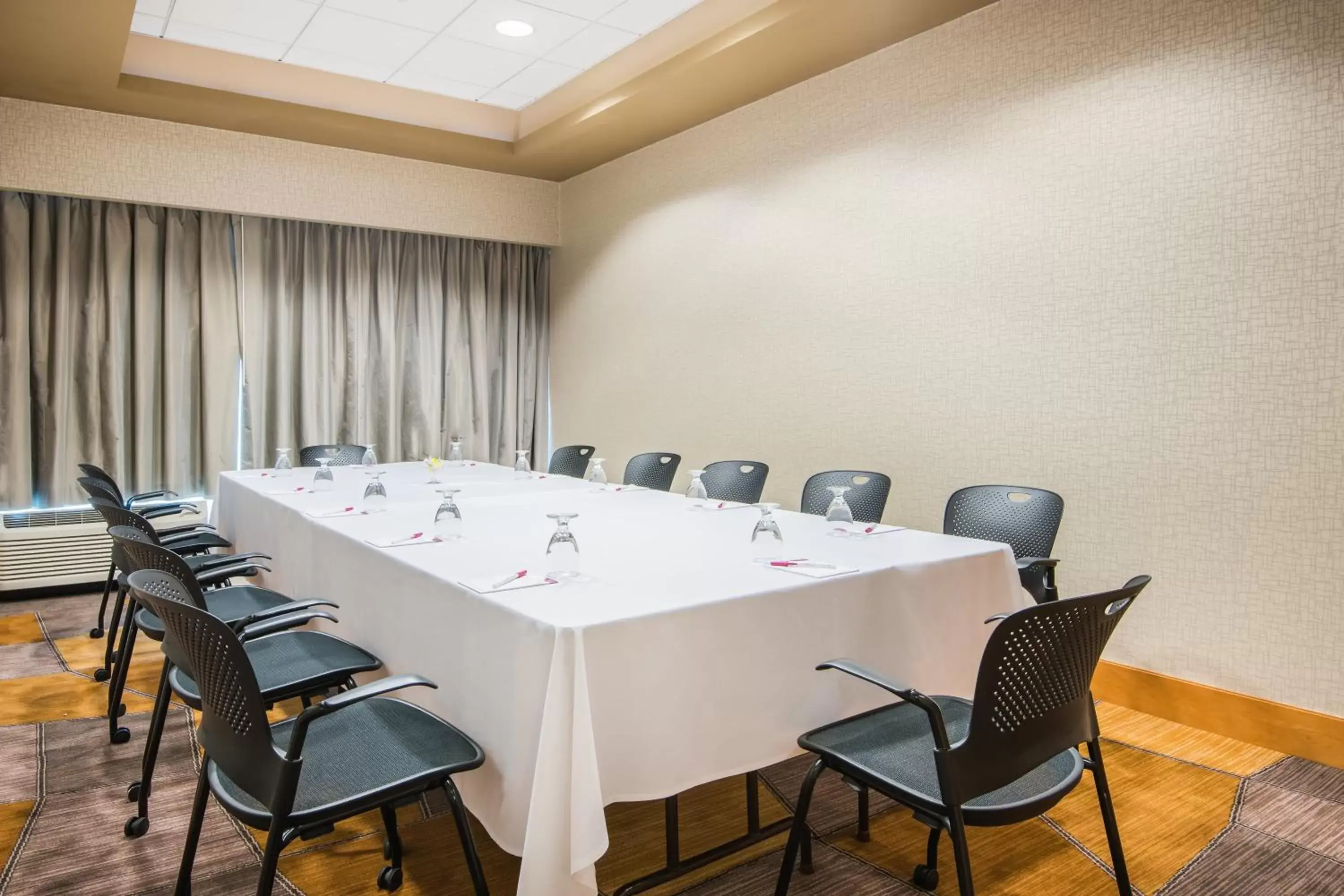 Meeting/conference room in Crowne Plaza San Francisco Airport, an IHG Hotel