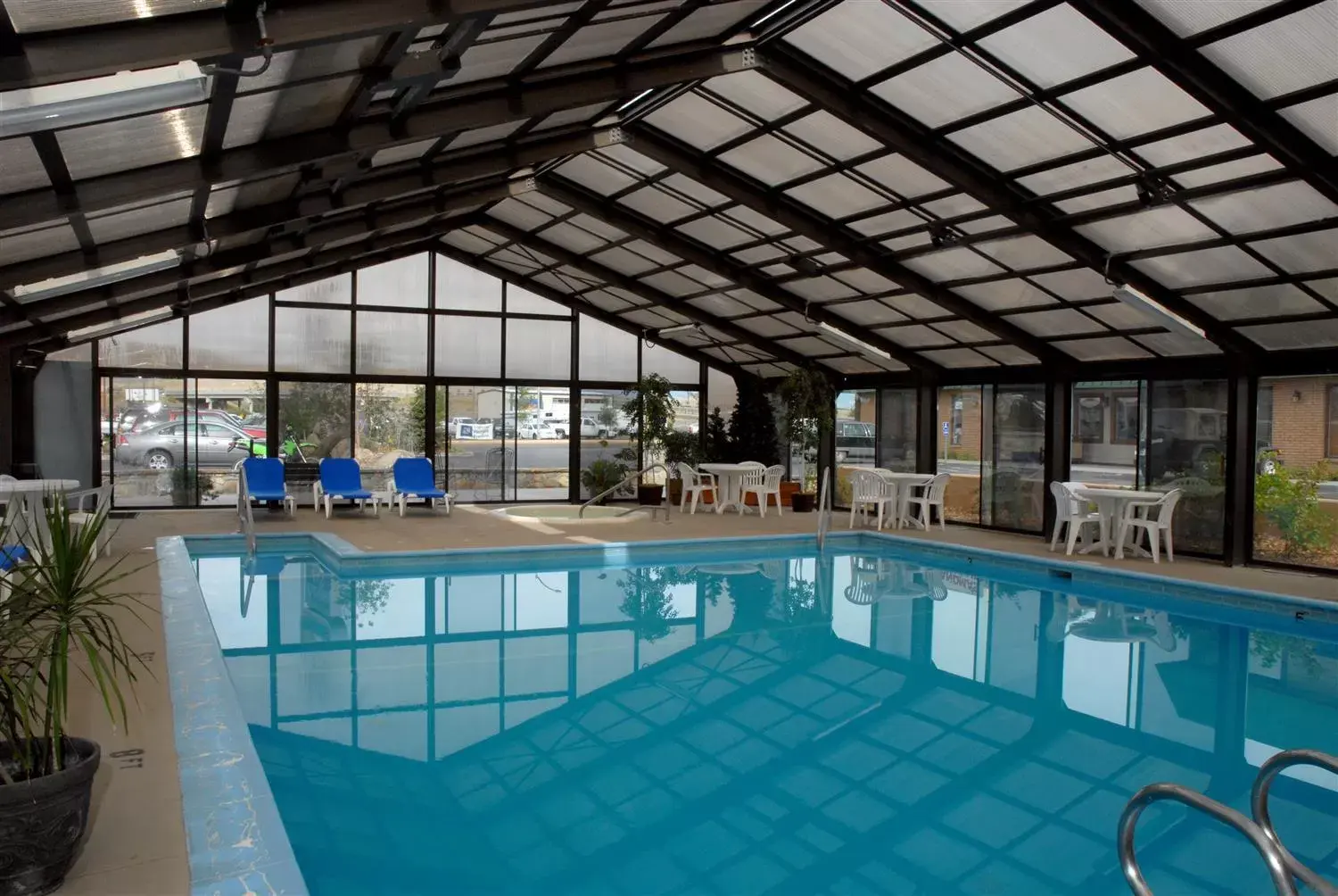 Swimming Pool in Best Western Paradise Inn