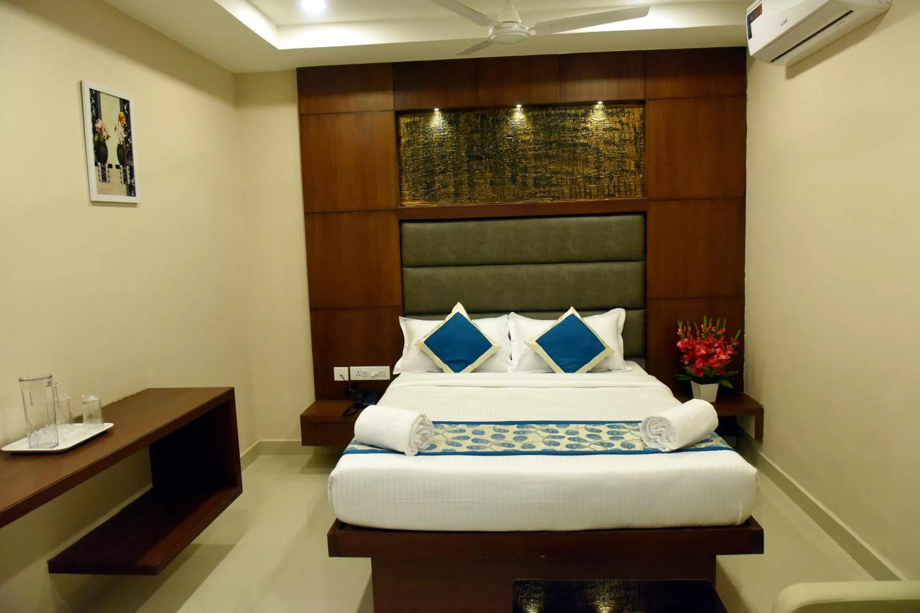 Bed in The Hydel Park - Business Class Hotel - Near Central Railway Station