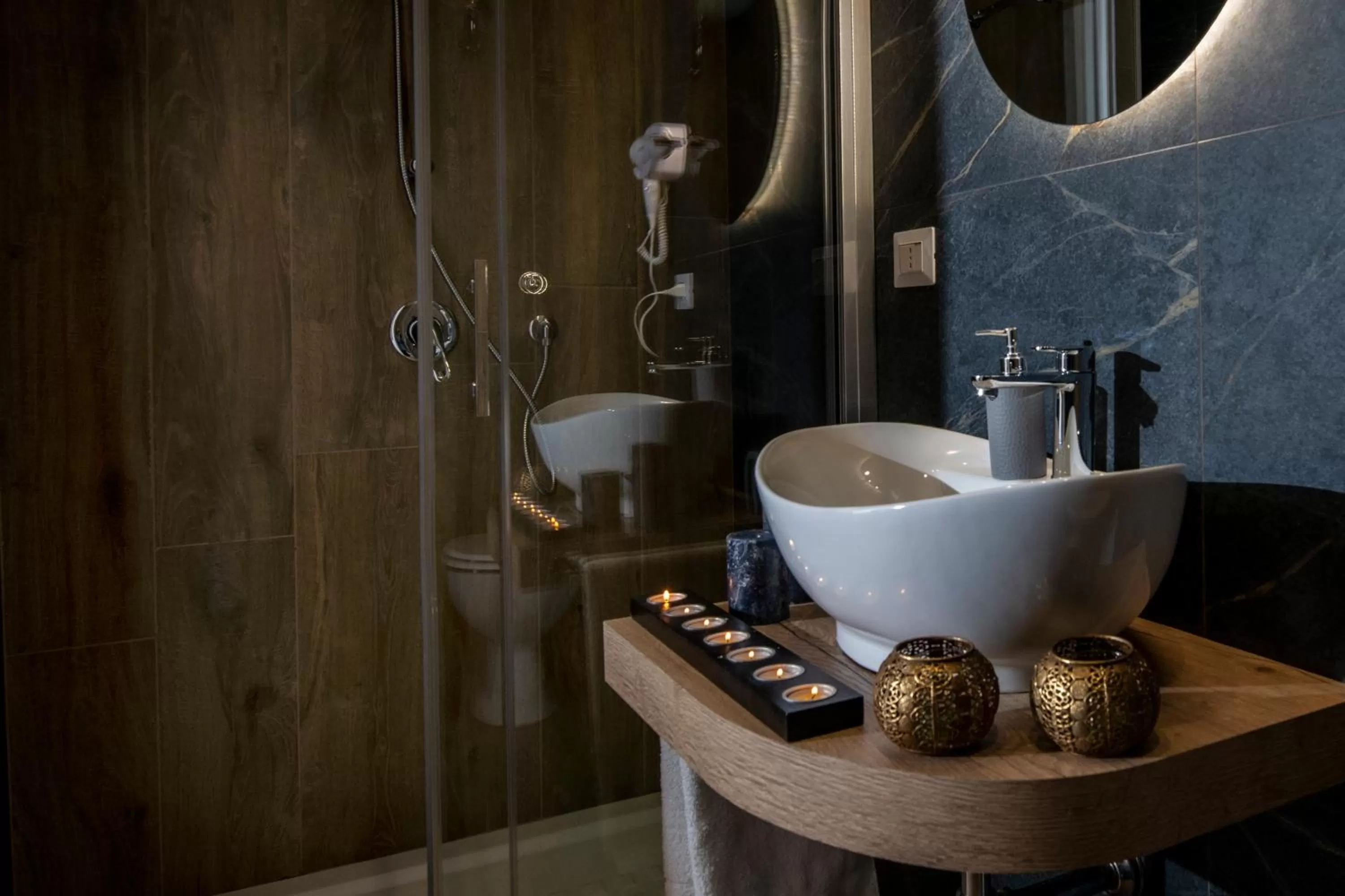 Shower, Bathroom in VIVI A NAPOLI