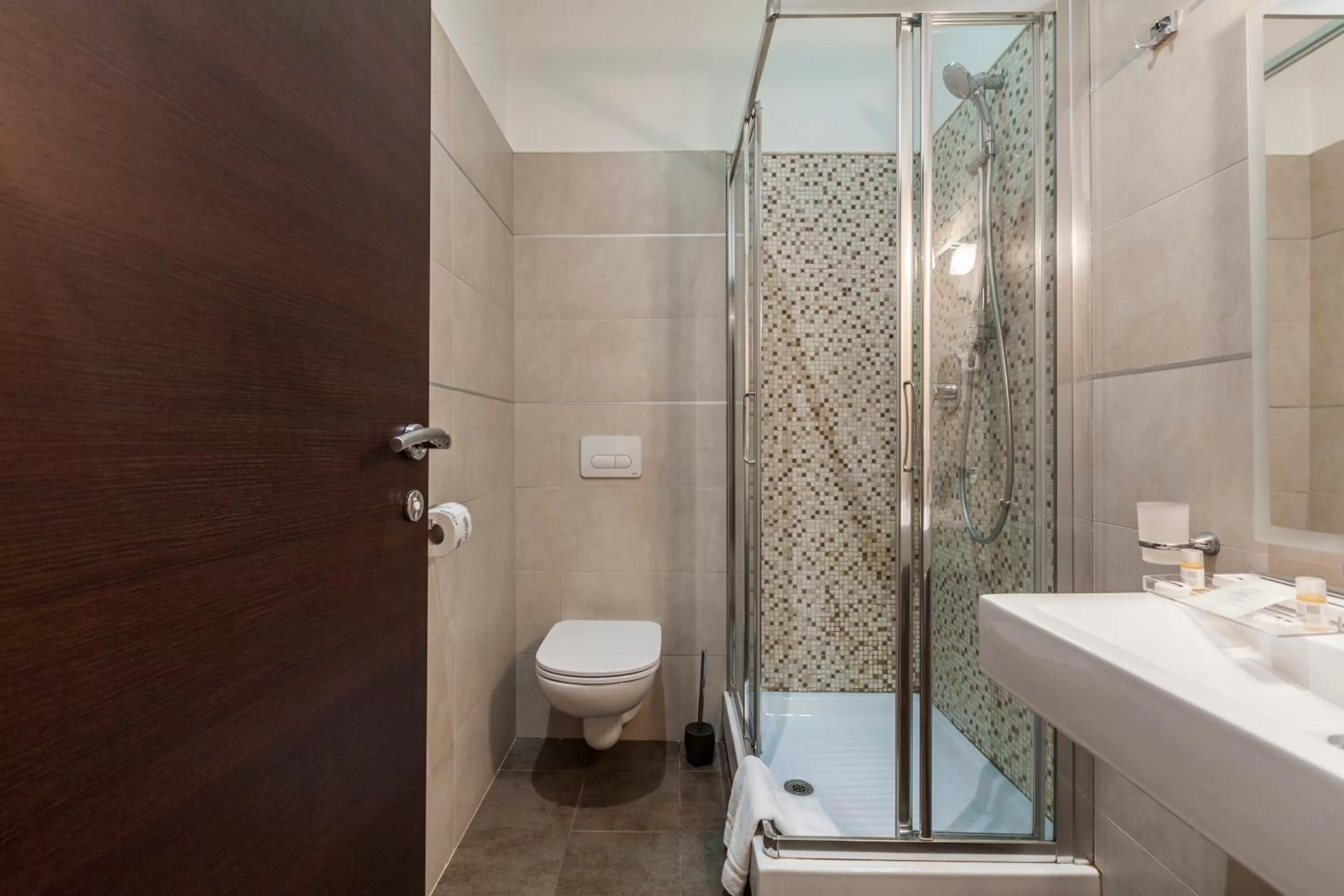 Bathroom in Stardust Rome