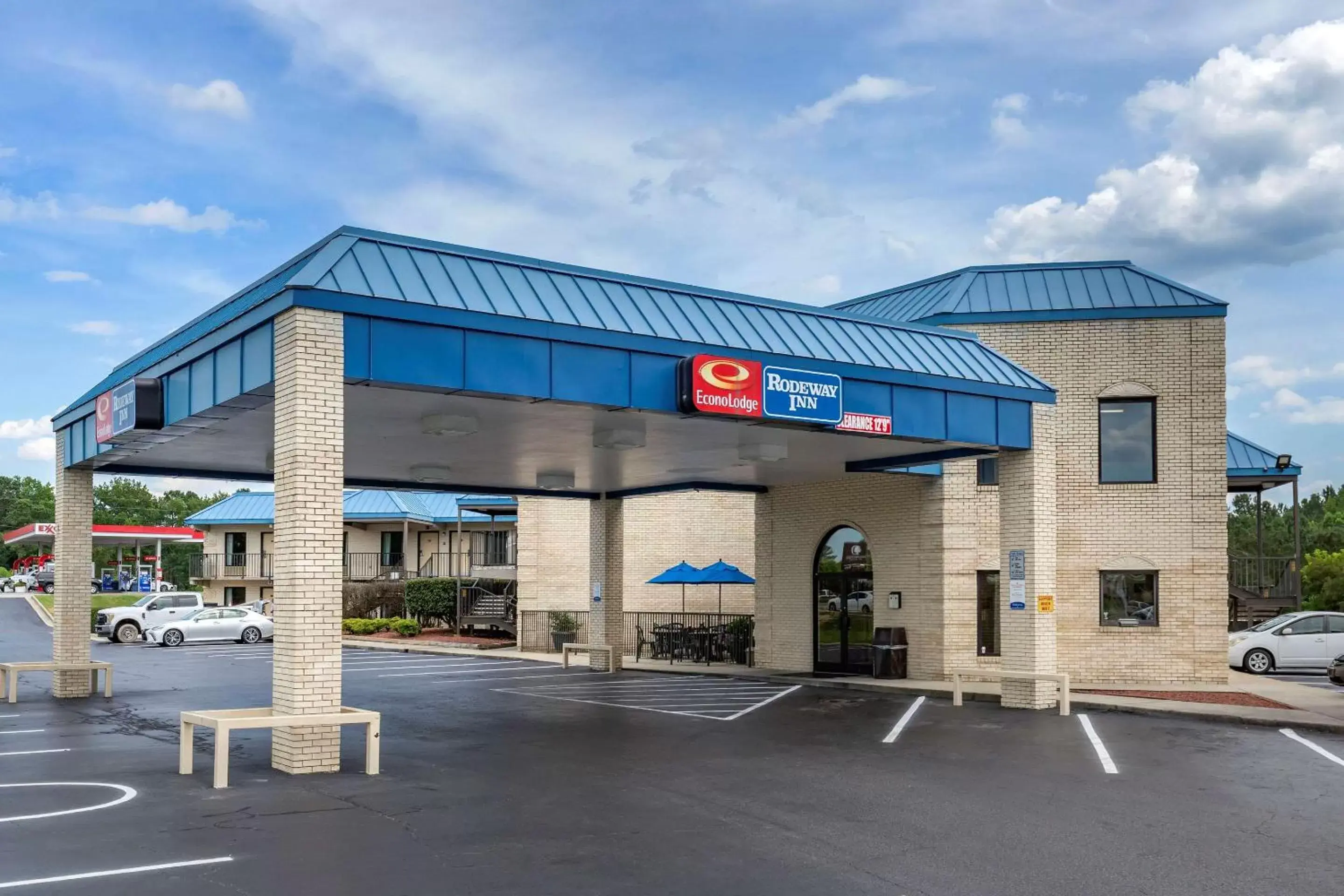 Property Building in Econo Lodge Fayetteville