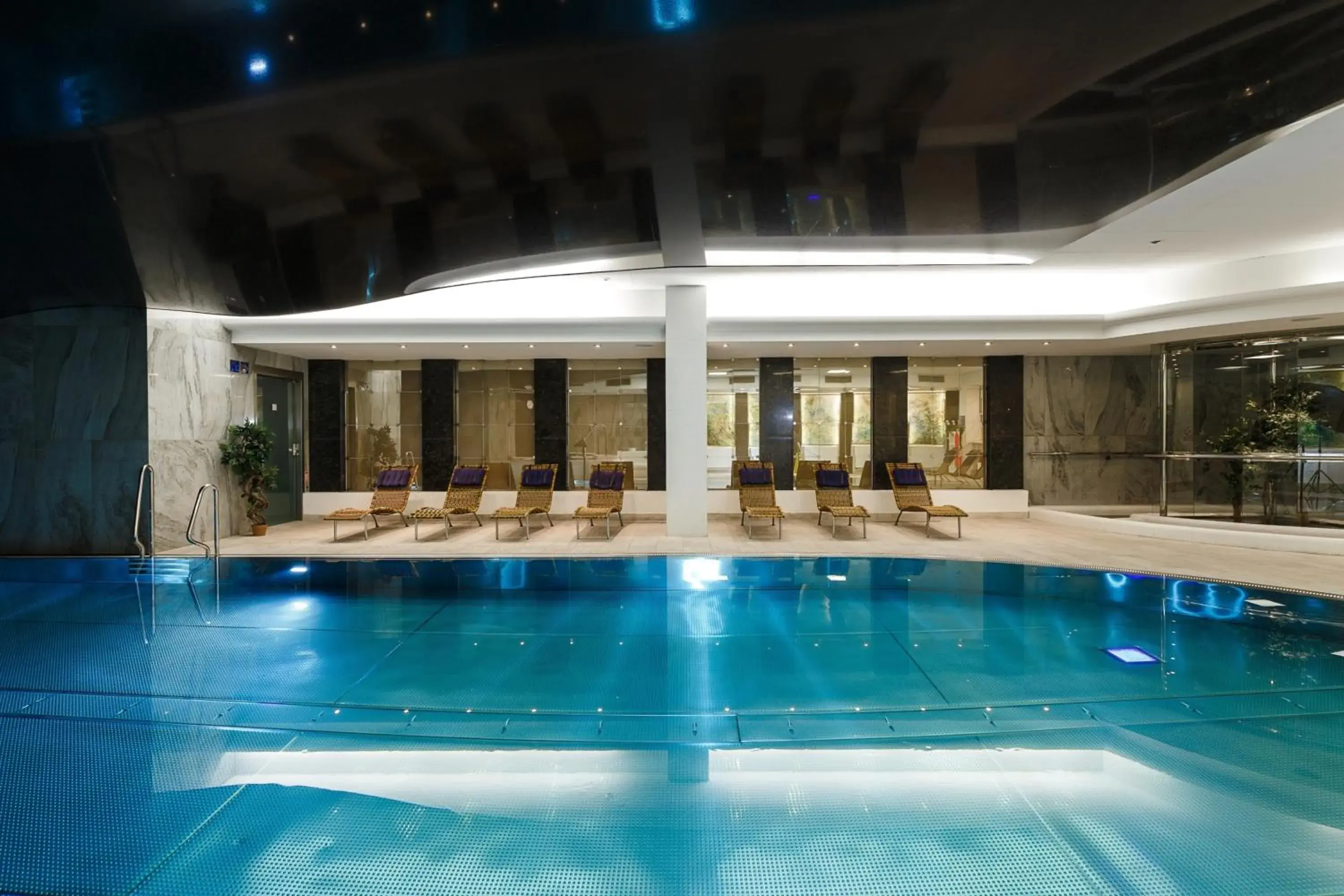 Swimming Pool in Hotel Thermal