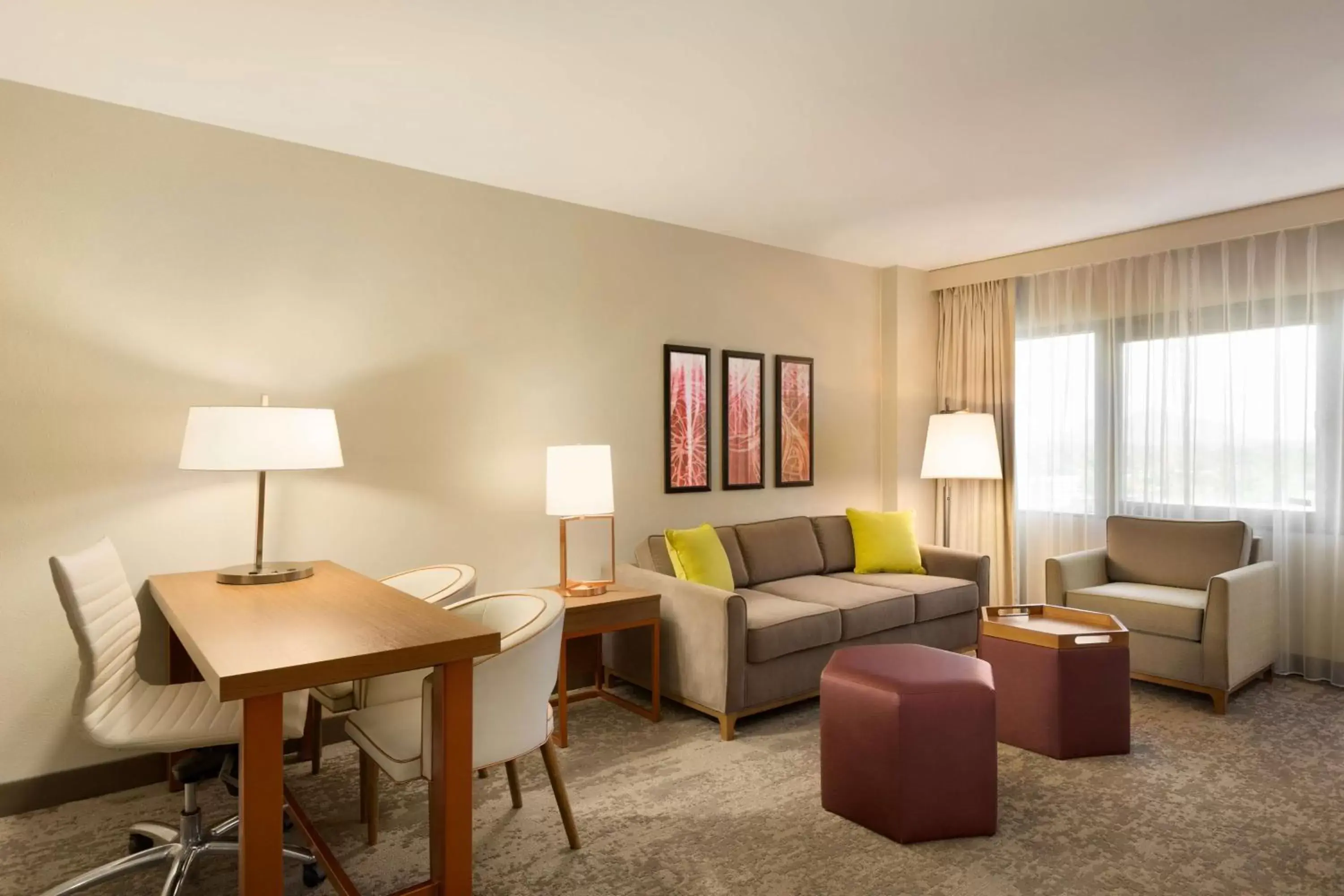 Bedroom, Seating Area in Embassy Suites by Hilton Phoenix Downtown North