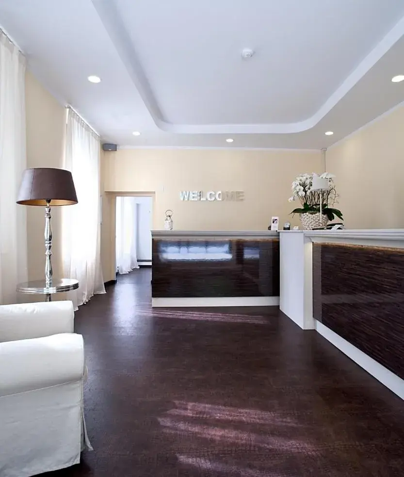 Lobby or reception, Kitchen/Kitchenette in Boutique Hotel La Rinascente