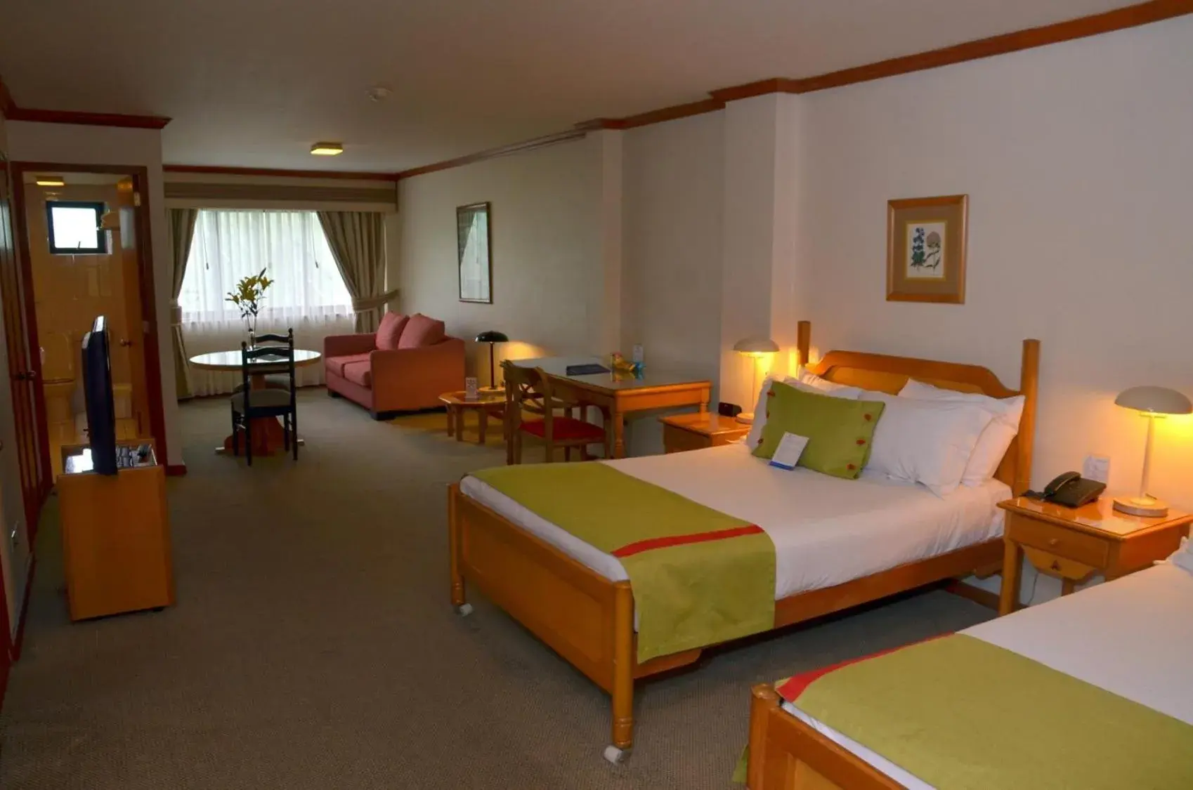 Photo of the whole room in abba Presidente Suites Puerto Montt