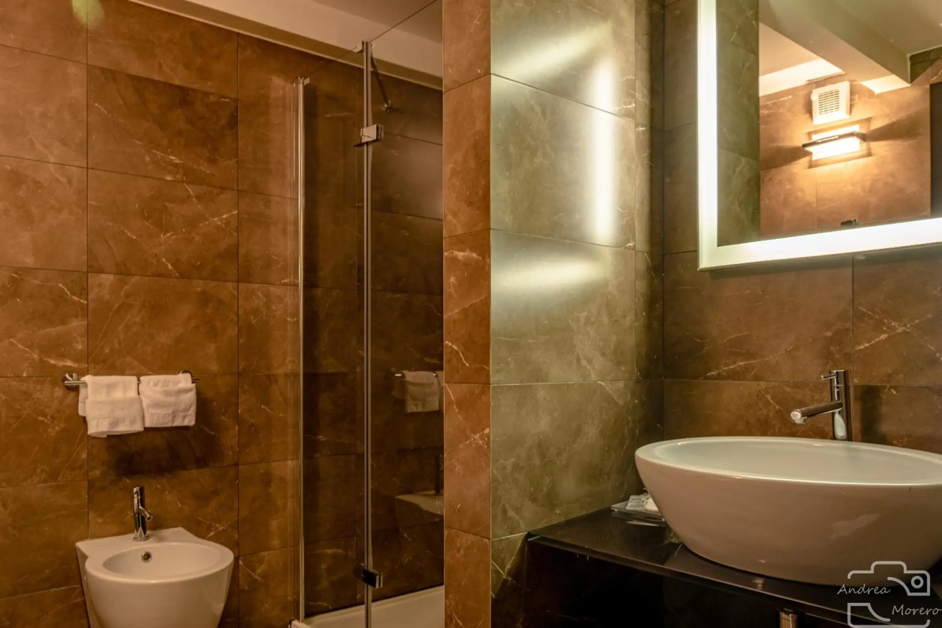 Shower, Bathroom in Hotel I Somaschi