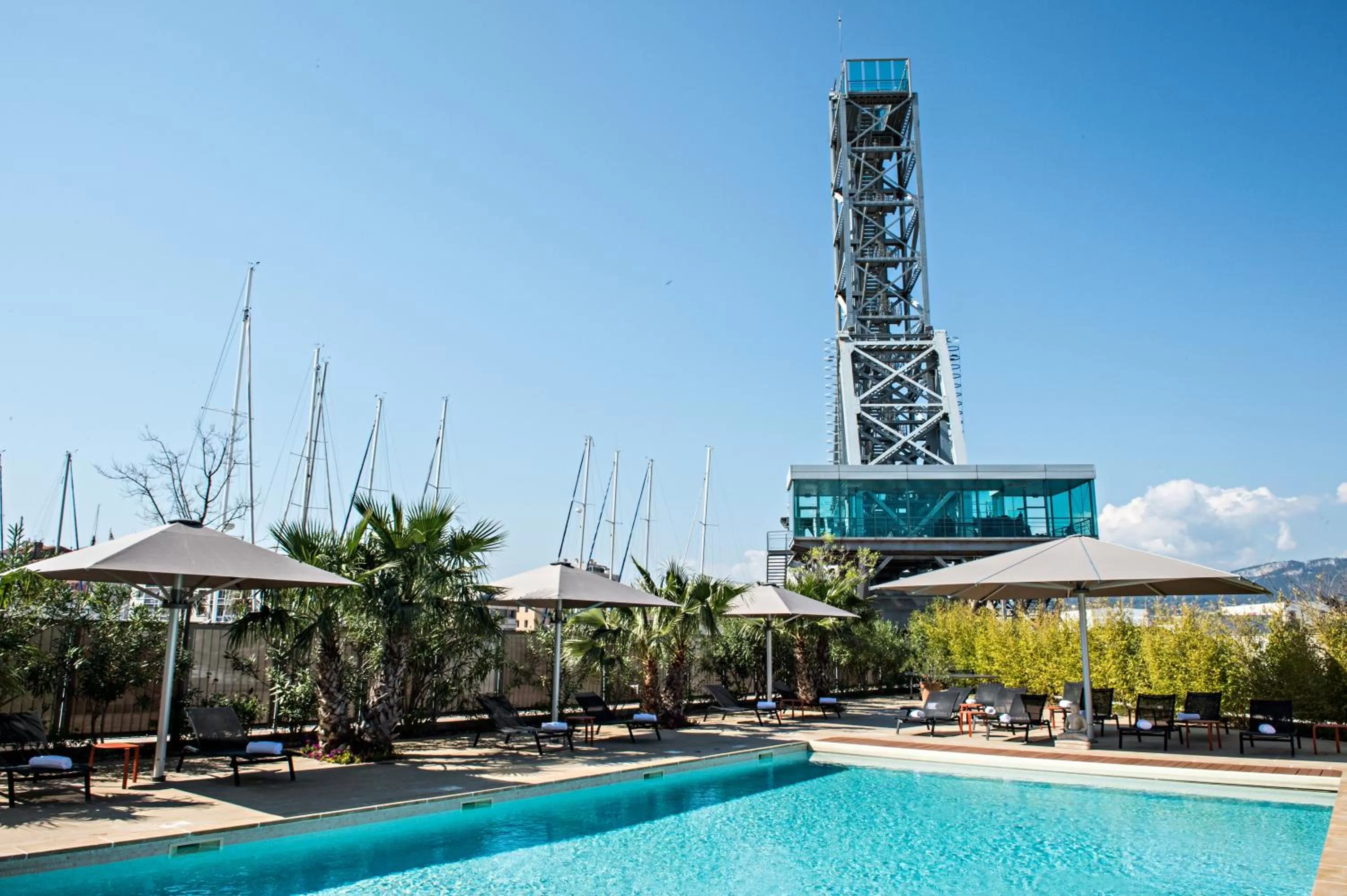 Patio in Hôtel Mercure Toulon La Seyne-Sur-Mer