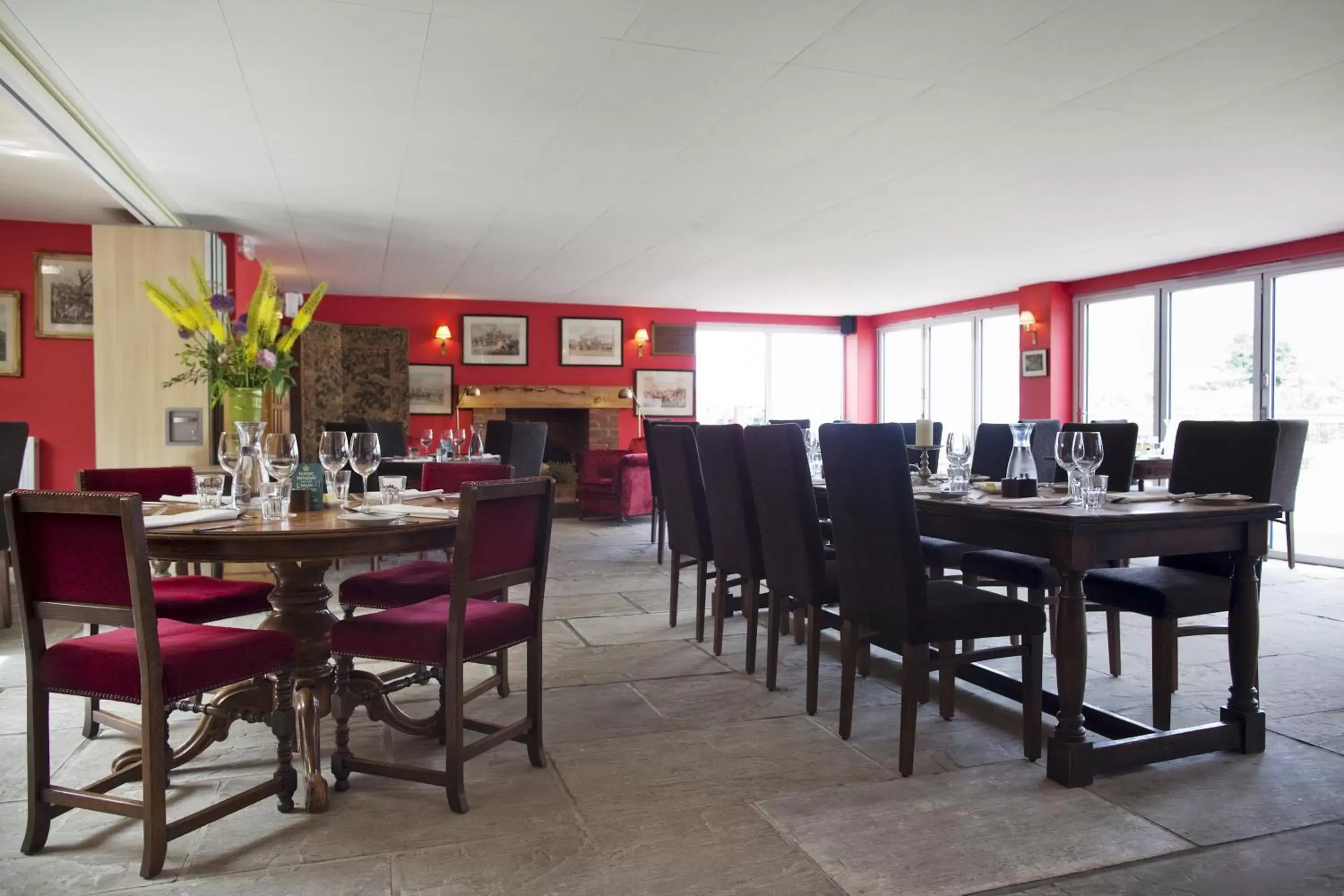 Restaurant/Places to Eat in The Carpenters Arms