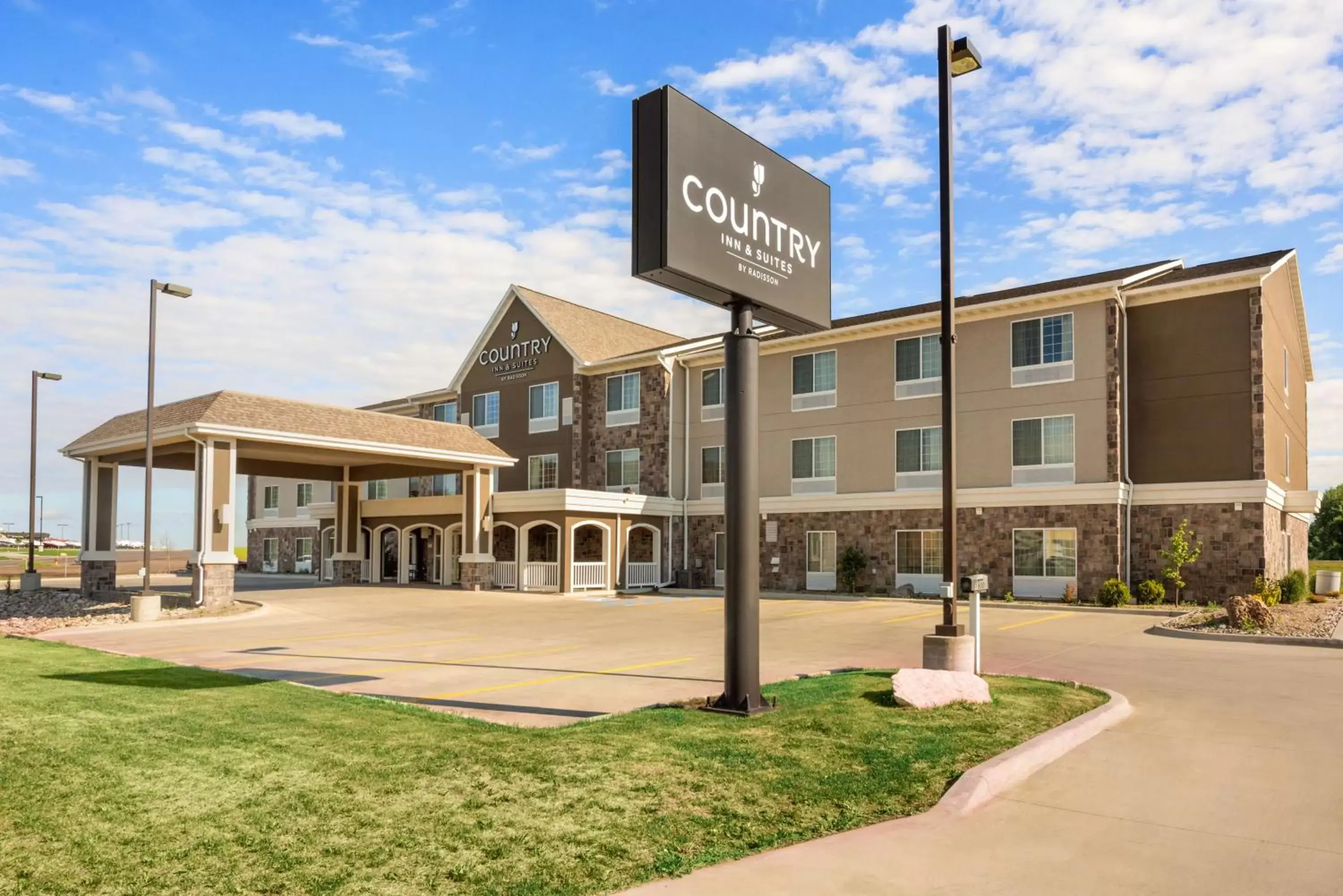 Property building in Country Inn & Suites by Radisson, Minot, ND