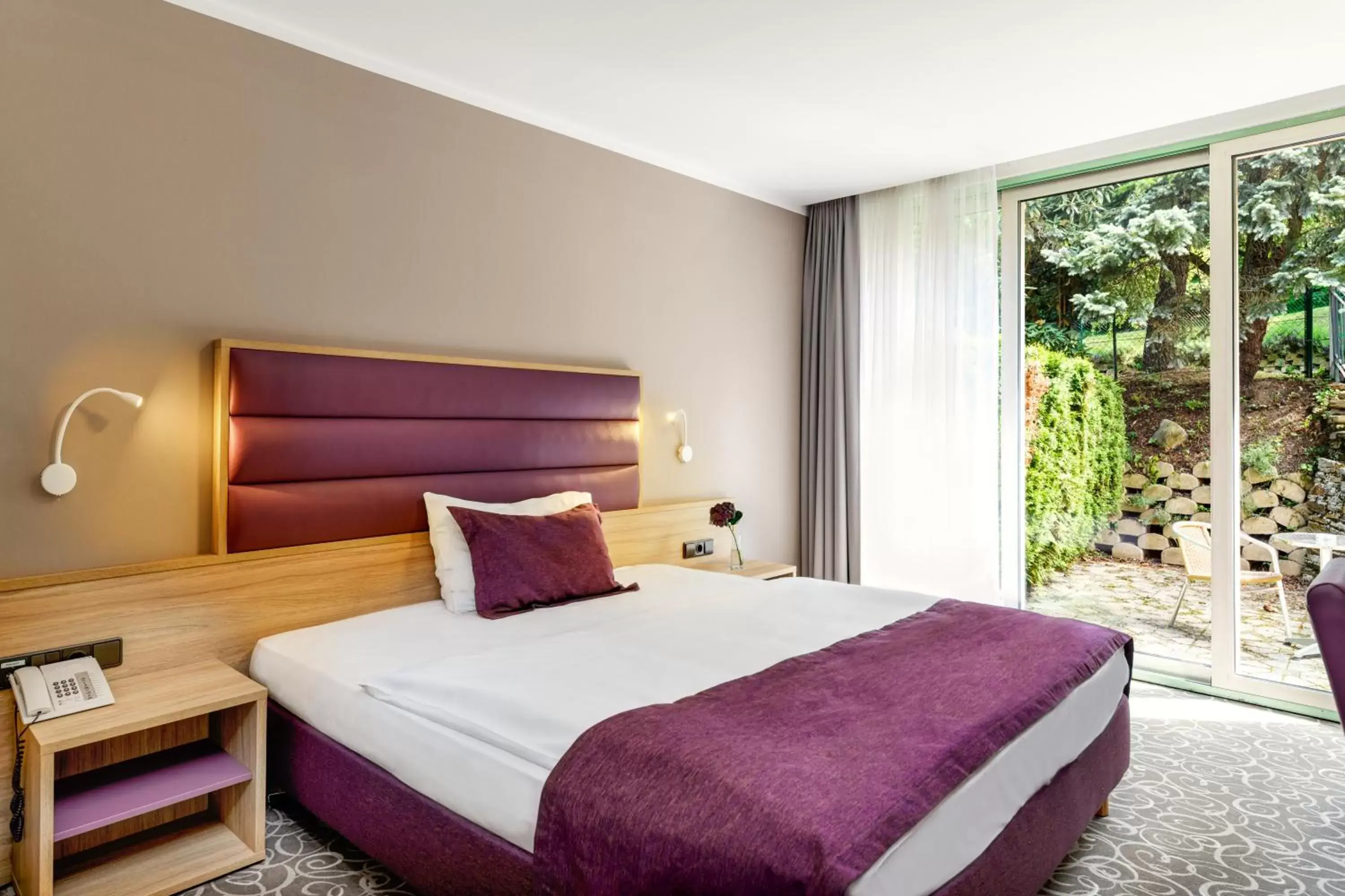 Garden view, Bed in Hotel Schild