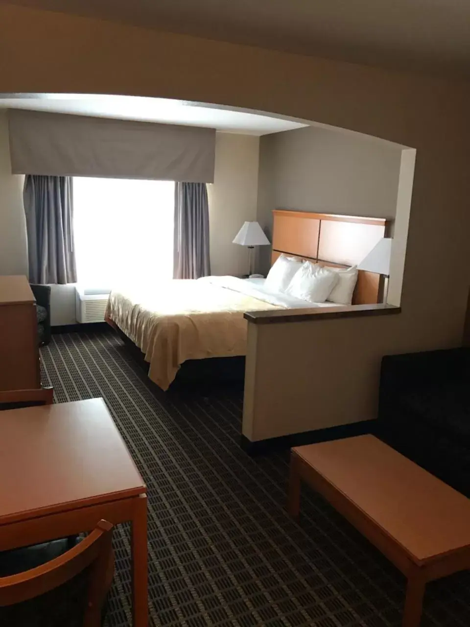 Bed in Quality Inn and Suites Summit County