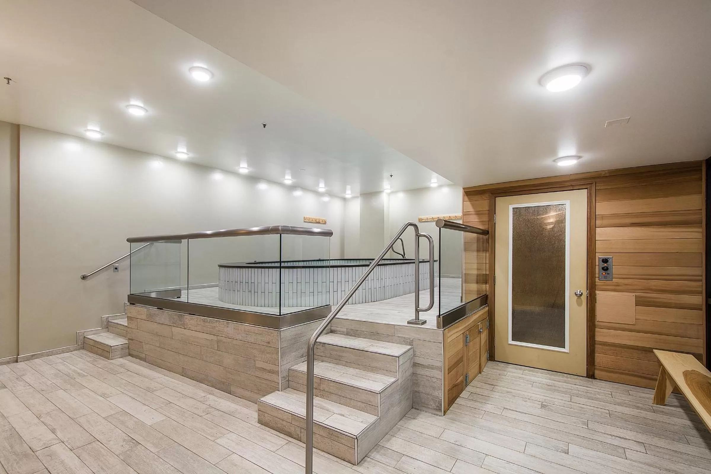 Hot Tub in Shadow Ridge by All Seasons Resort Lodging