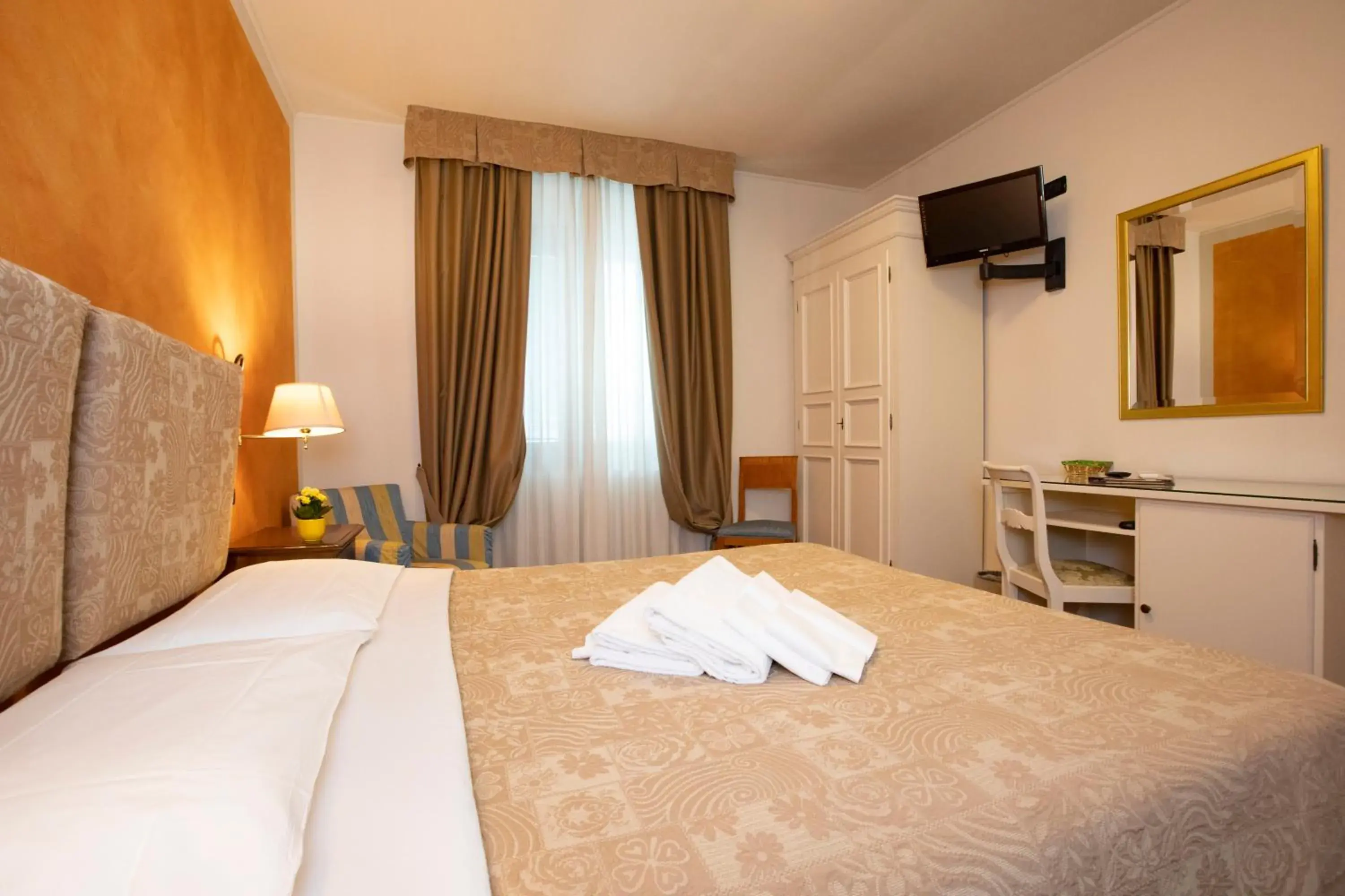 TV and multimedia, Bed in Hotel Arcobaleno Siena