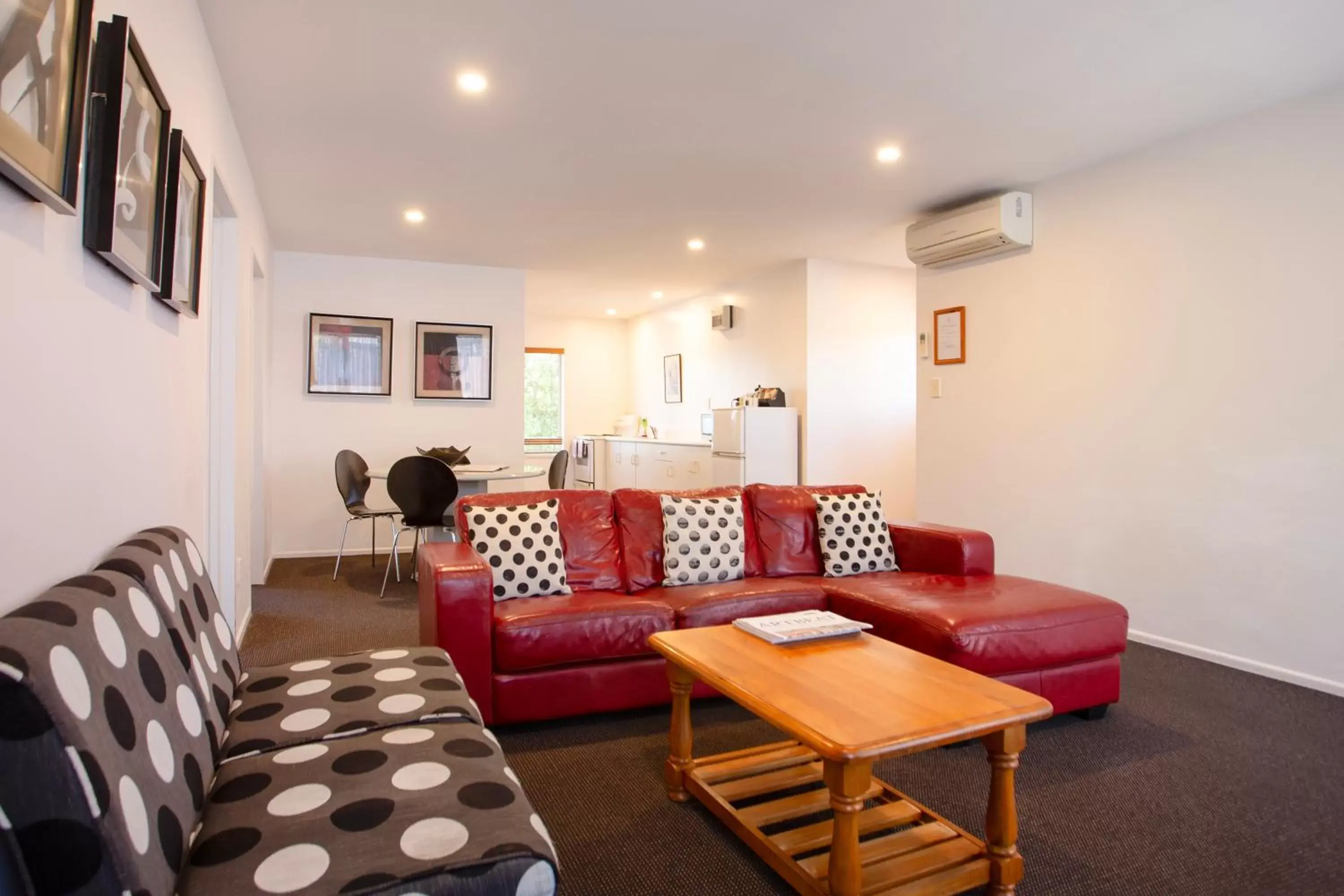 Seating Area in Casino Court Motor Lodge