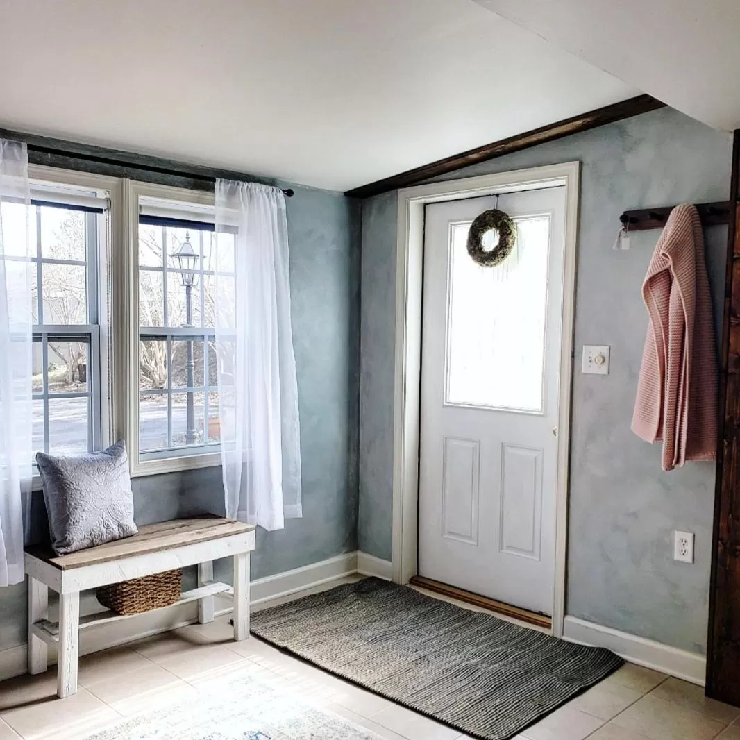 Living room in South Court Inn