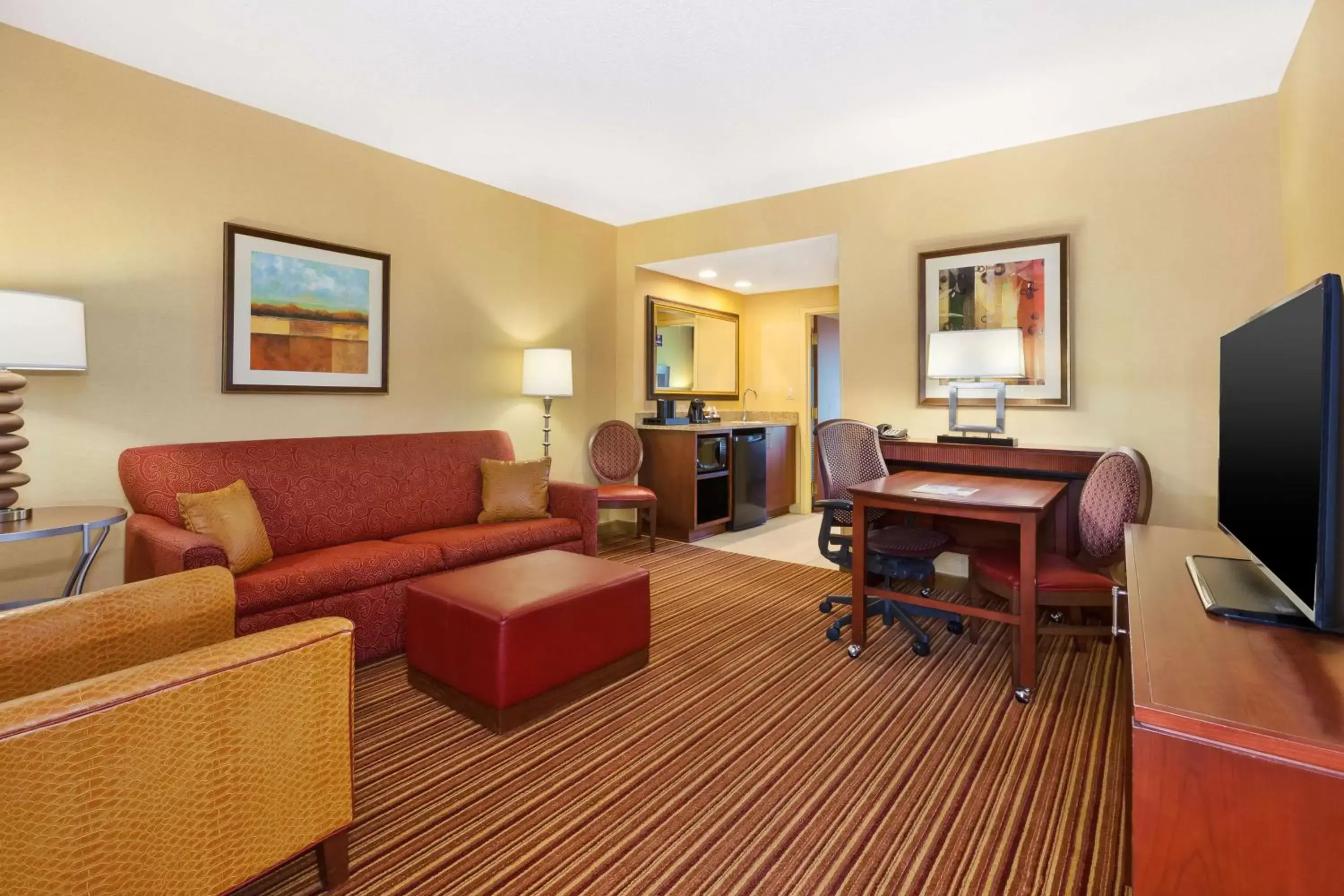 Living room, Seating Area in Embassy Suites Murfreesboro - Hotel & Conference Center