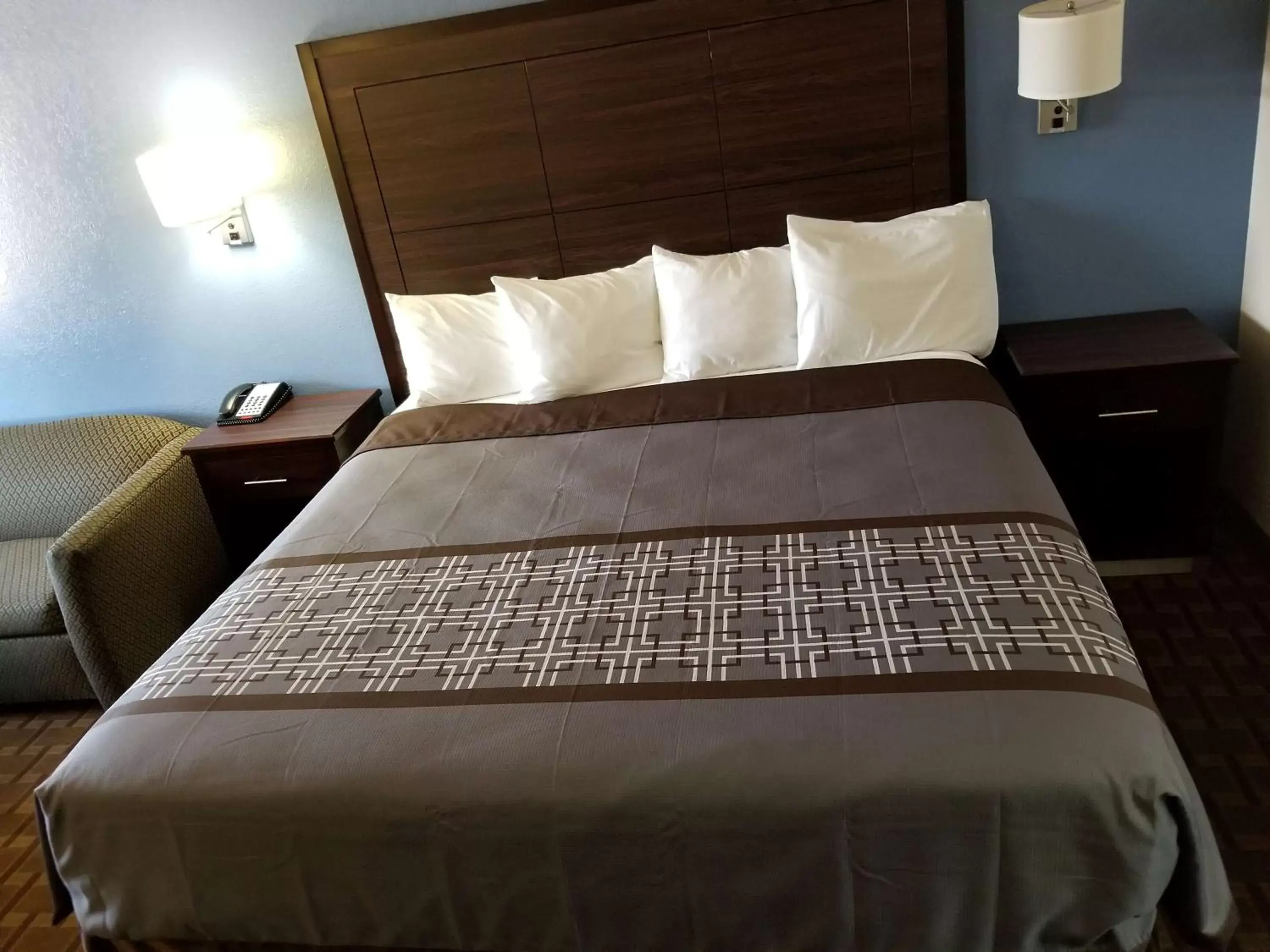 Photo of the whole room, Bed in SureStay Hotel by Best Western Terrell