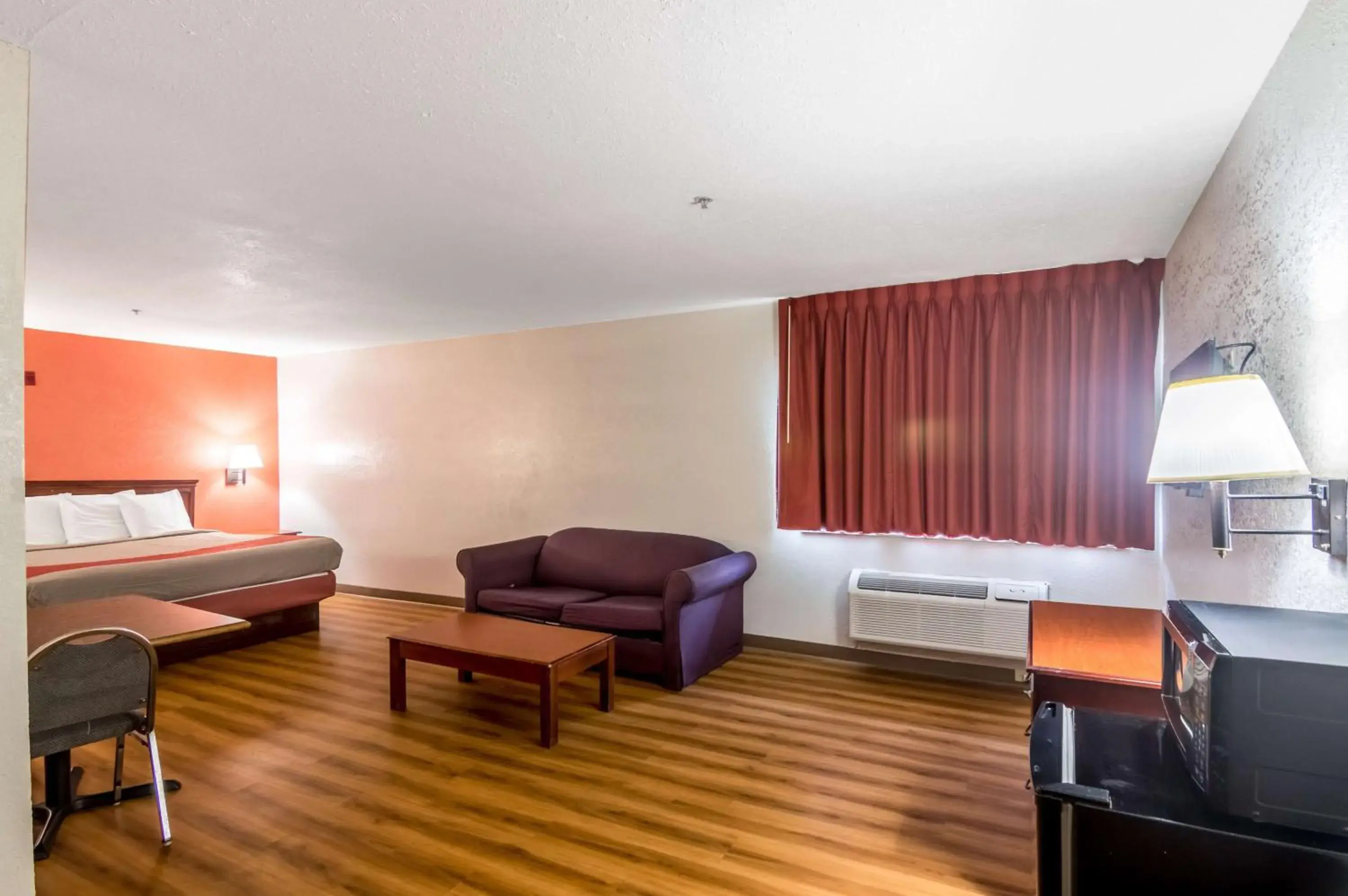 Photo of the whole room, Seating Area in Motel 6-Oklahoma City, OK