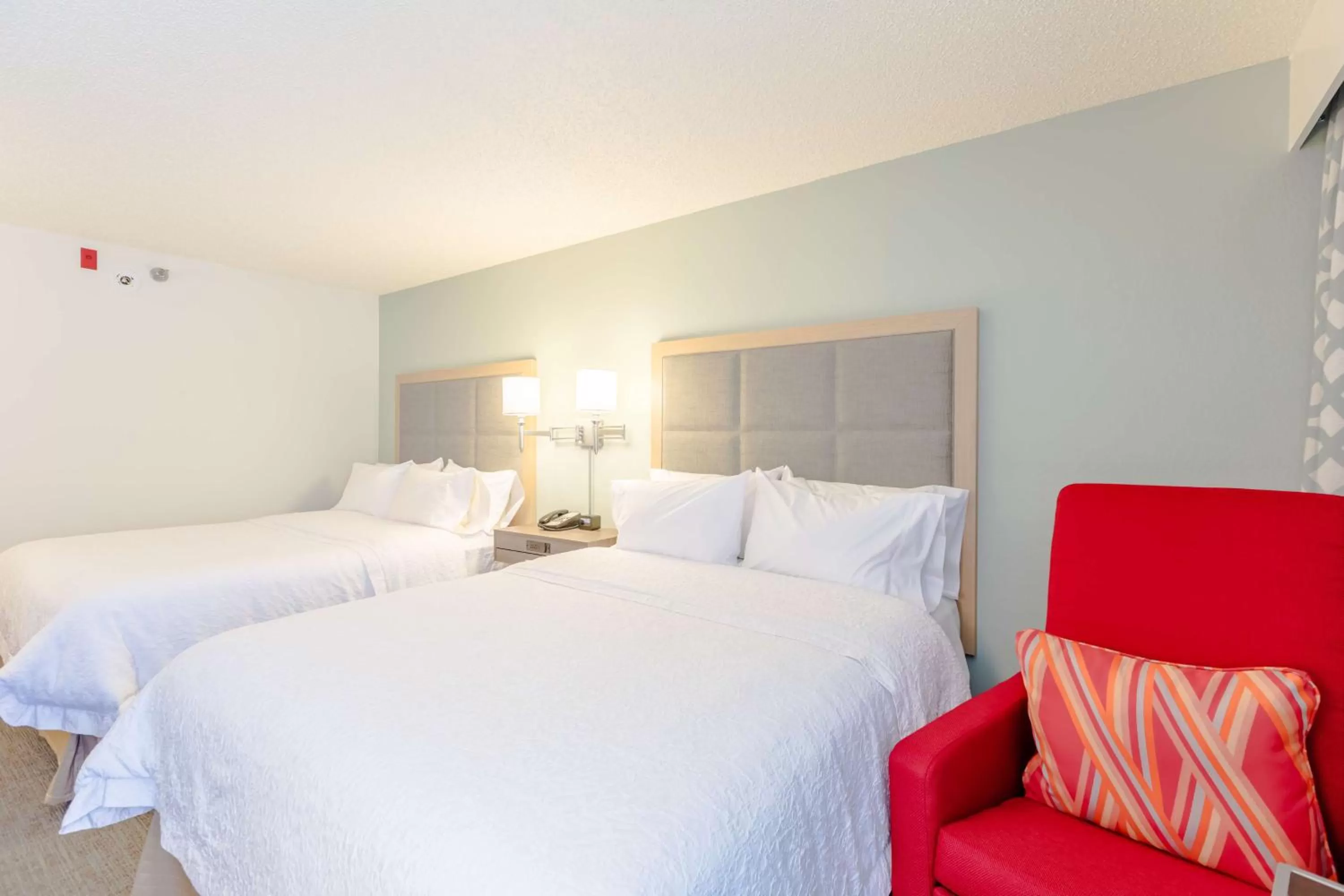 Bed in Hampton Inn Rochester