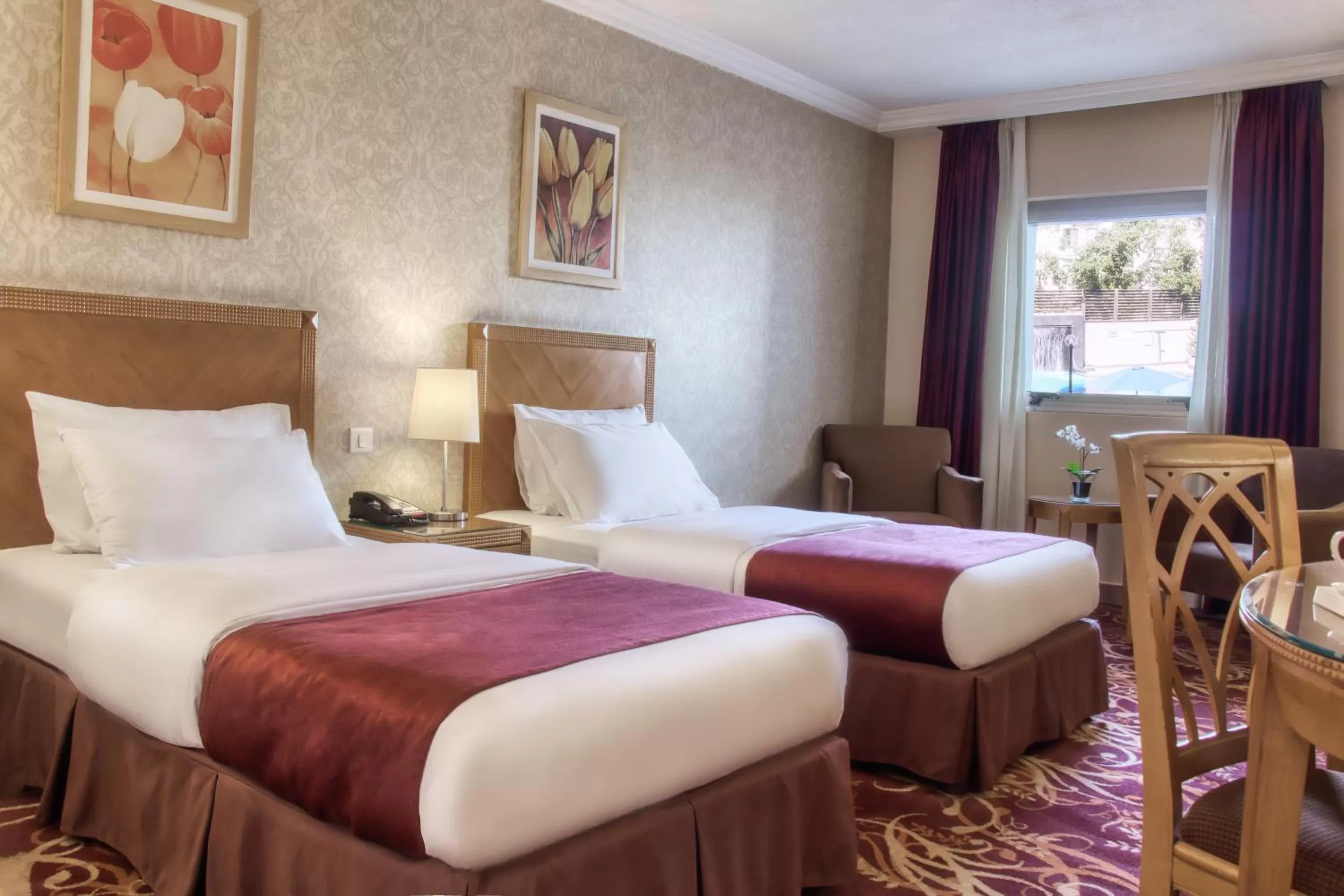 Bedroom, Bed in Geneva Hotel