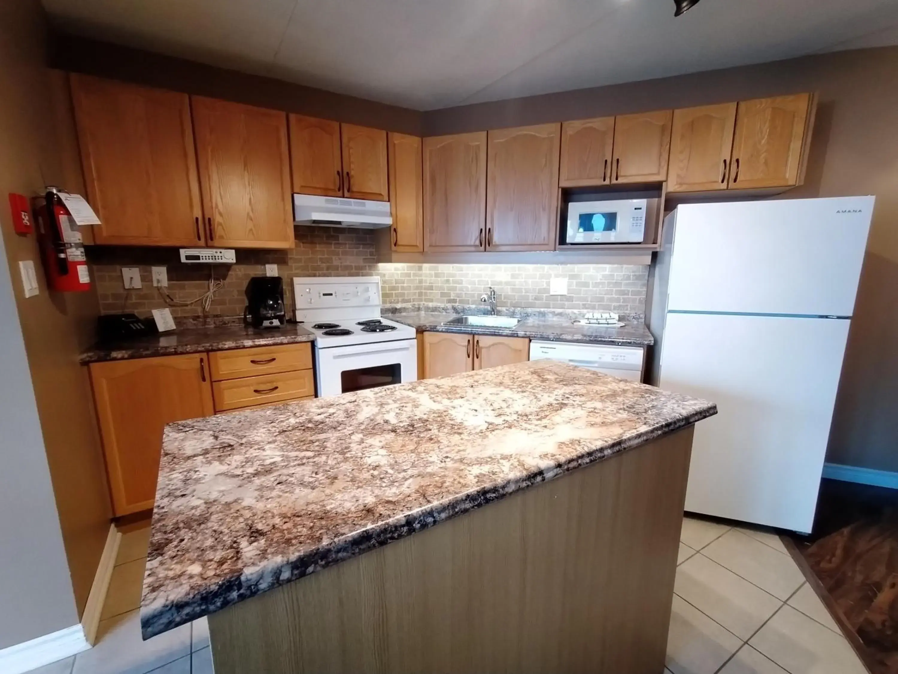 Kitchen/Kitchenette in Royal Harbour Resort