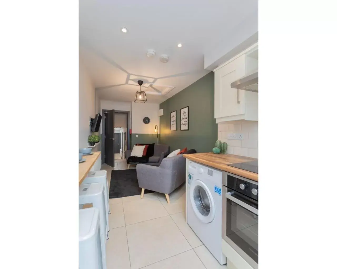 Kitchen or kitchenette, Kitchen/Kitchenette in Central Belfast Apartments Camden Street