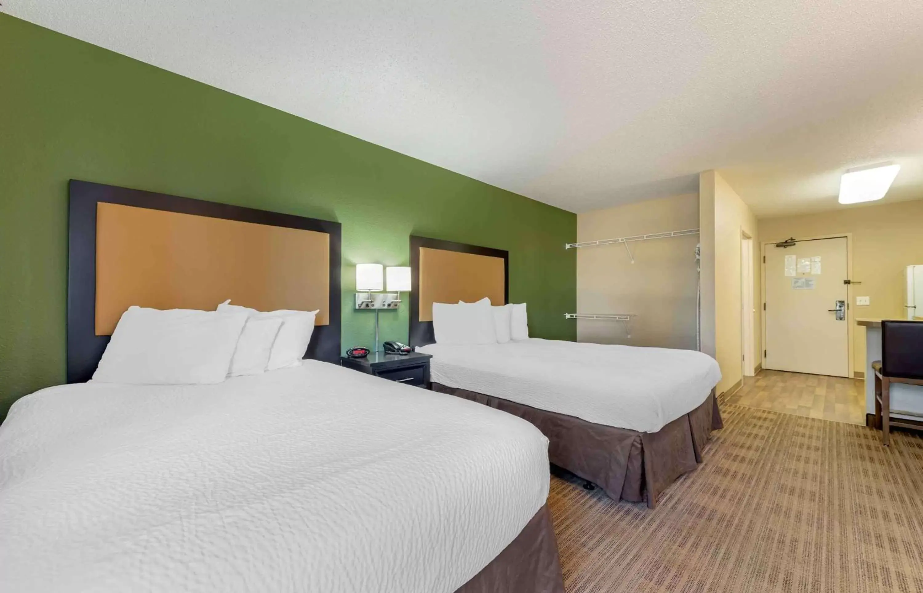 Bedroom, Bed in Extended Stay America Suites - Minneapolis - Eden Prairie - Technology Drive