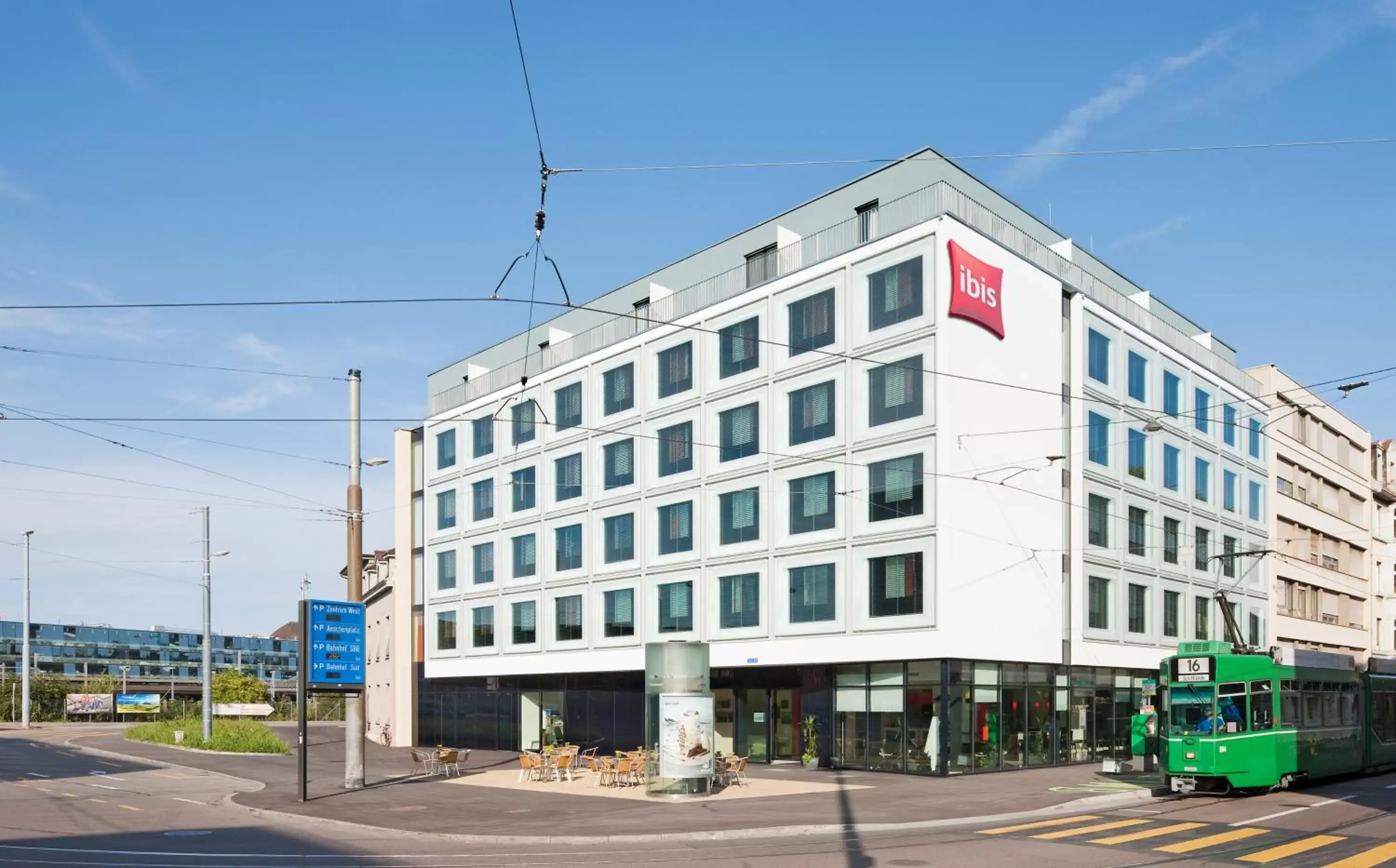 Facade/entrance, Property Building in ibis Basel Bahnhof