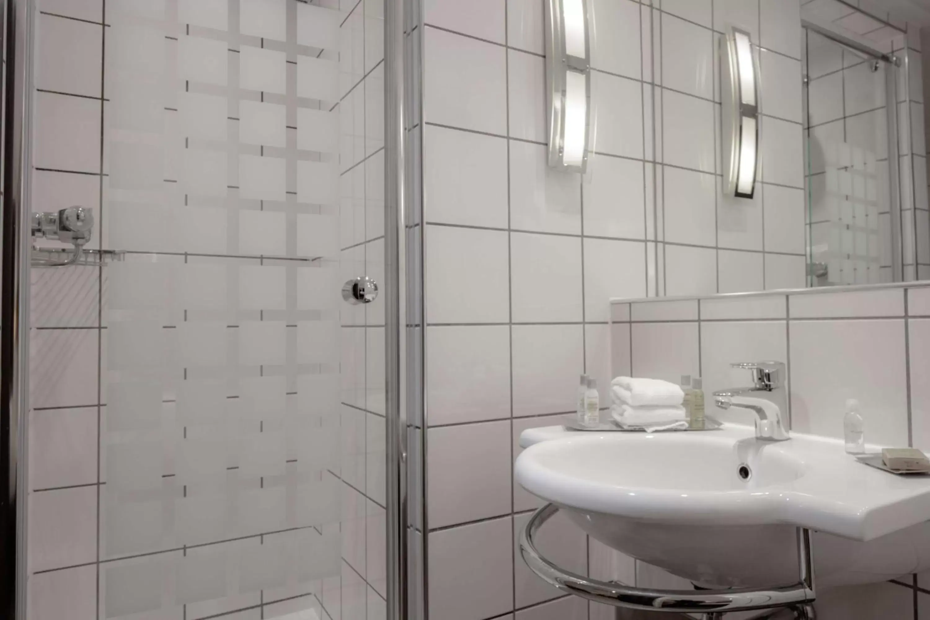 Bathroom in DoubleTree by Hilton Bristol City Centre