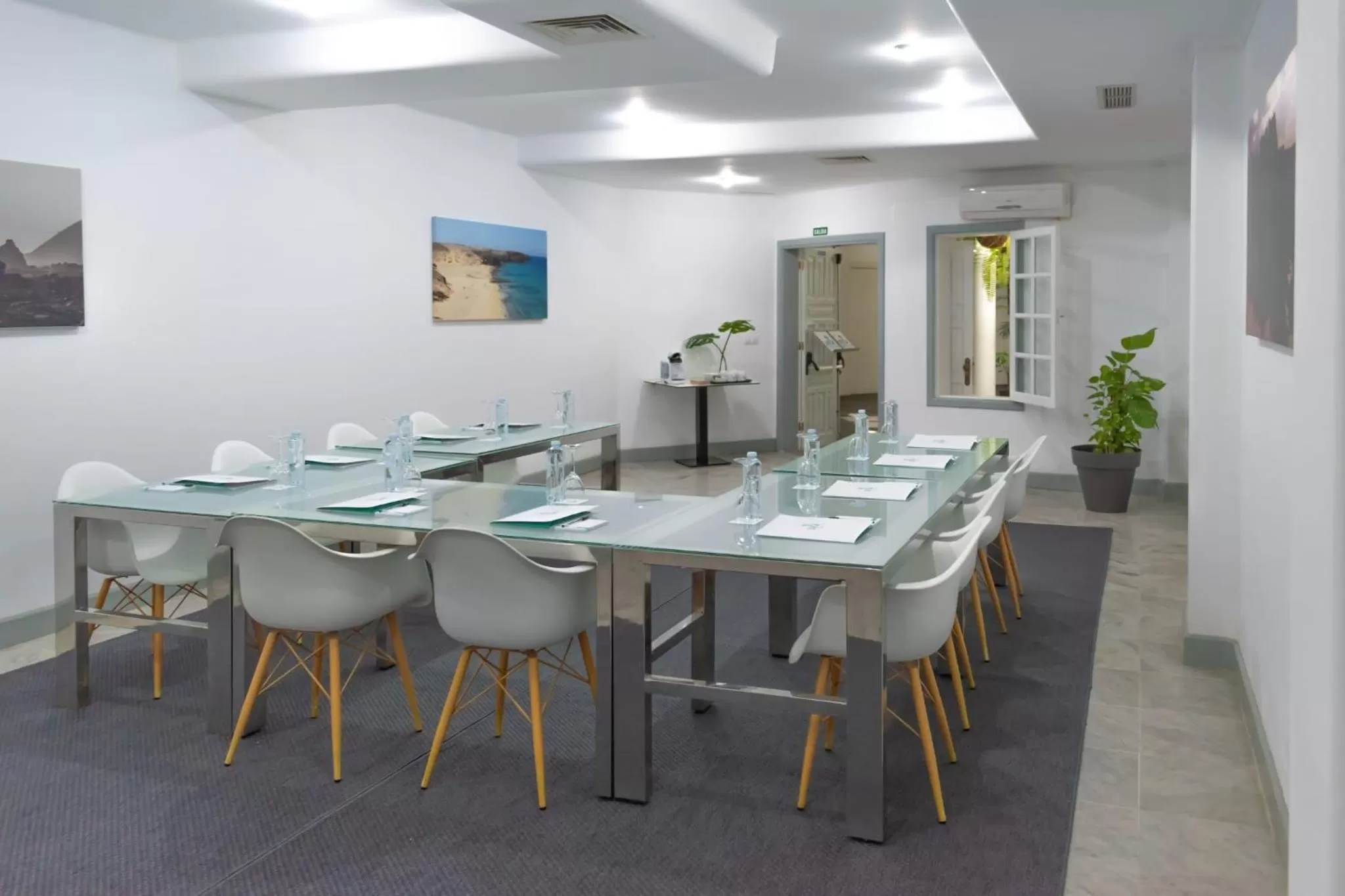 Business facilities in Hyde Park Lane