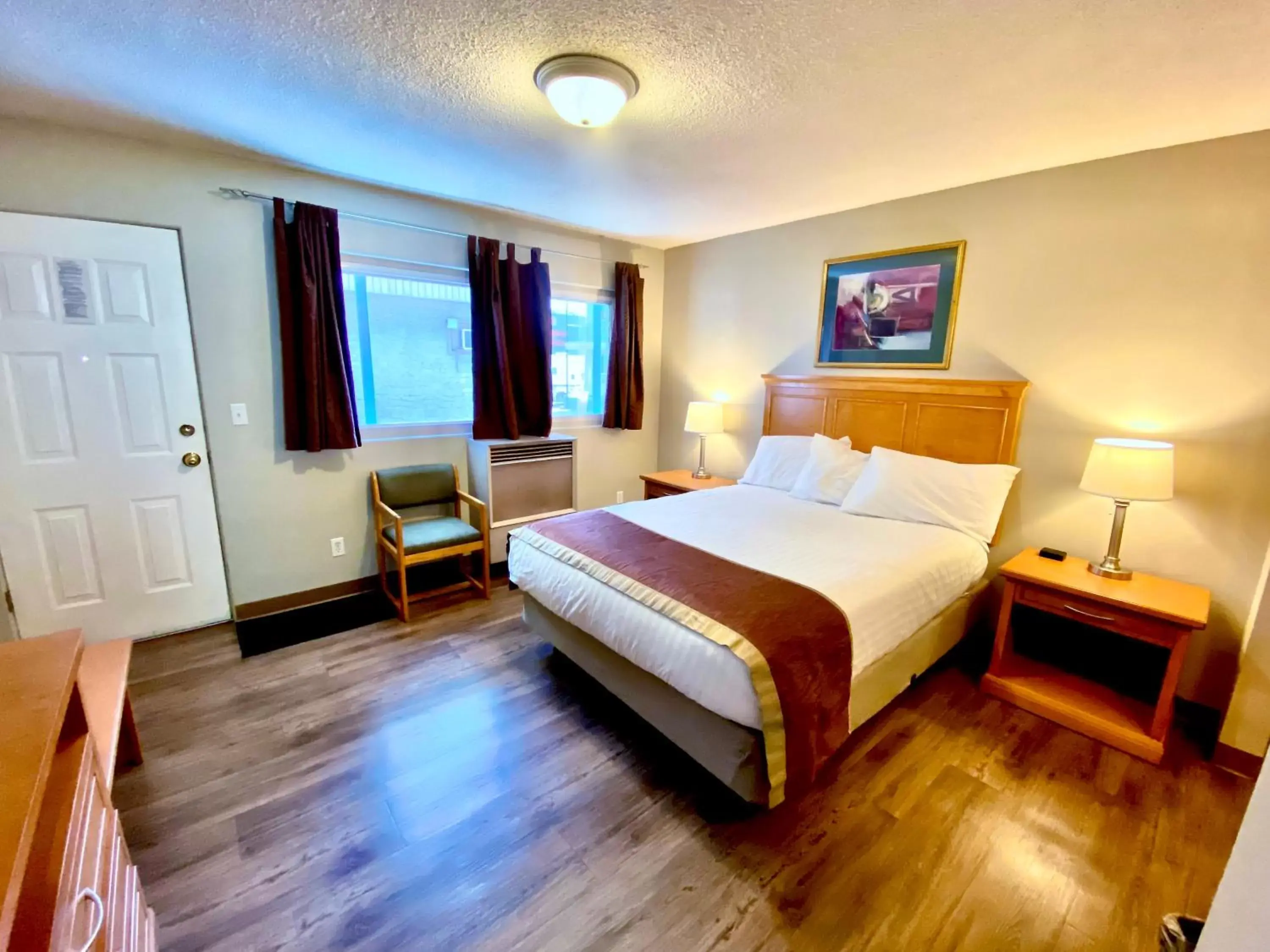 Photo of the whole room in Silver Star Motel