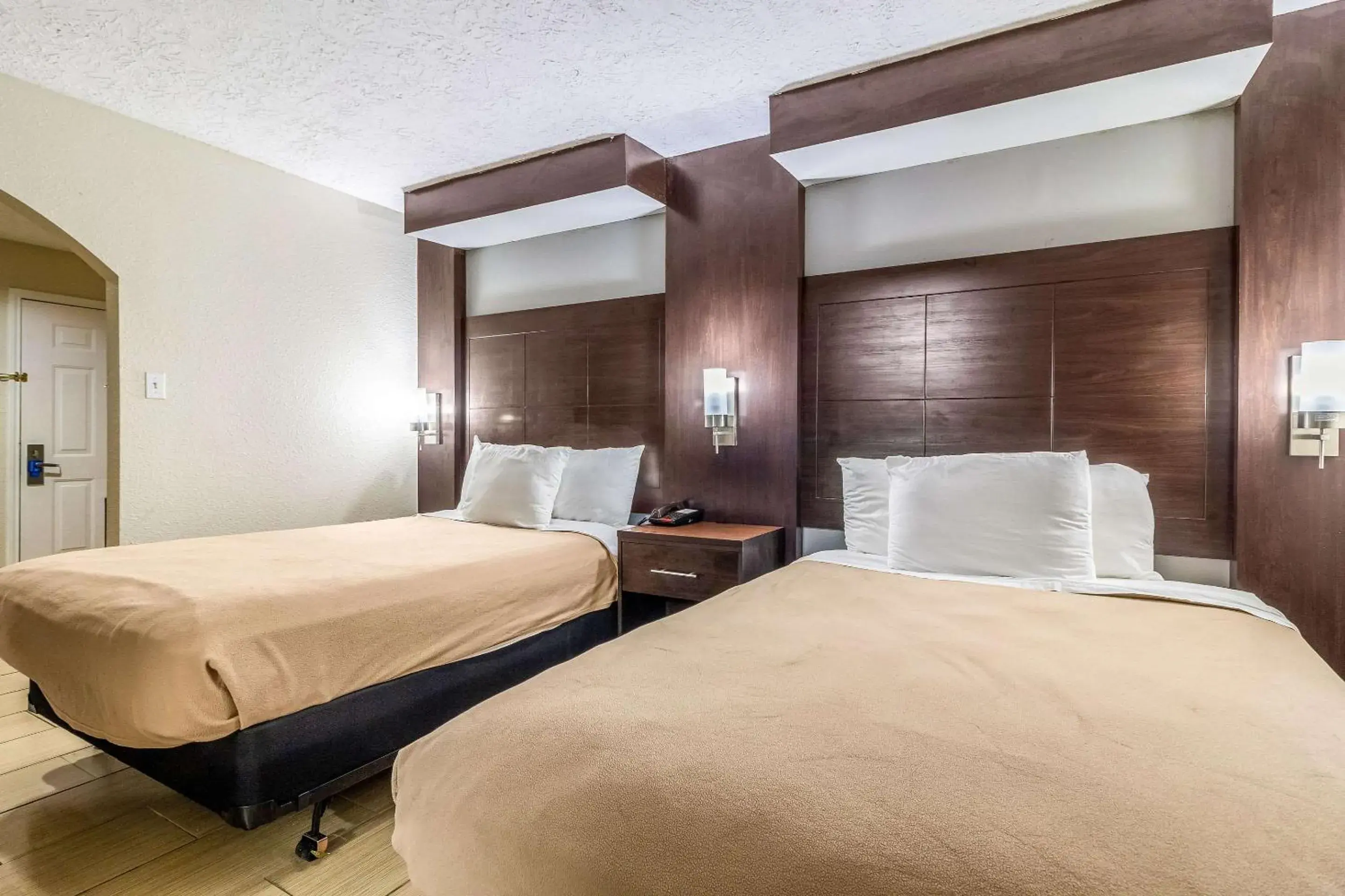 Photo of the whole room, Bed in Rodeway Inn & Suites Houston near Medical Center