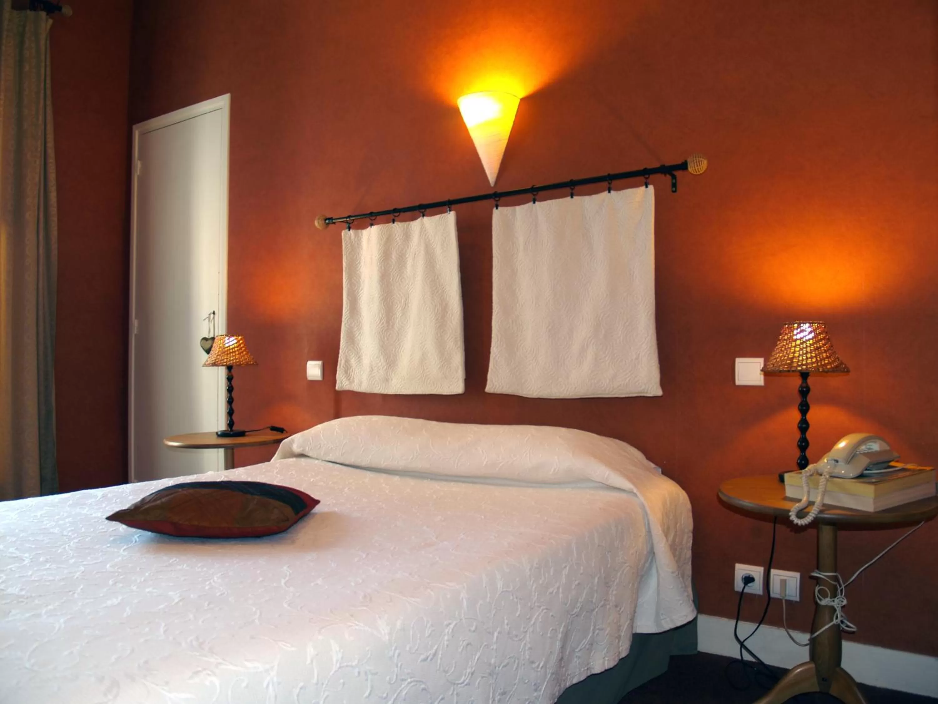 Photo of the whole room in Hôtel Central