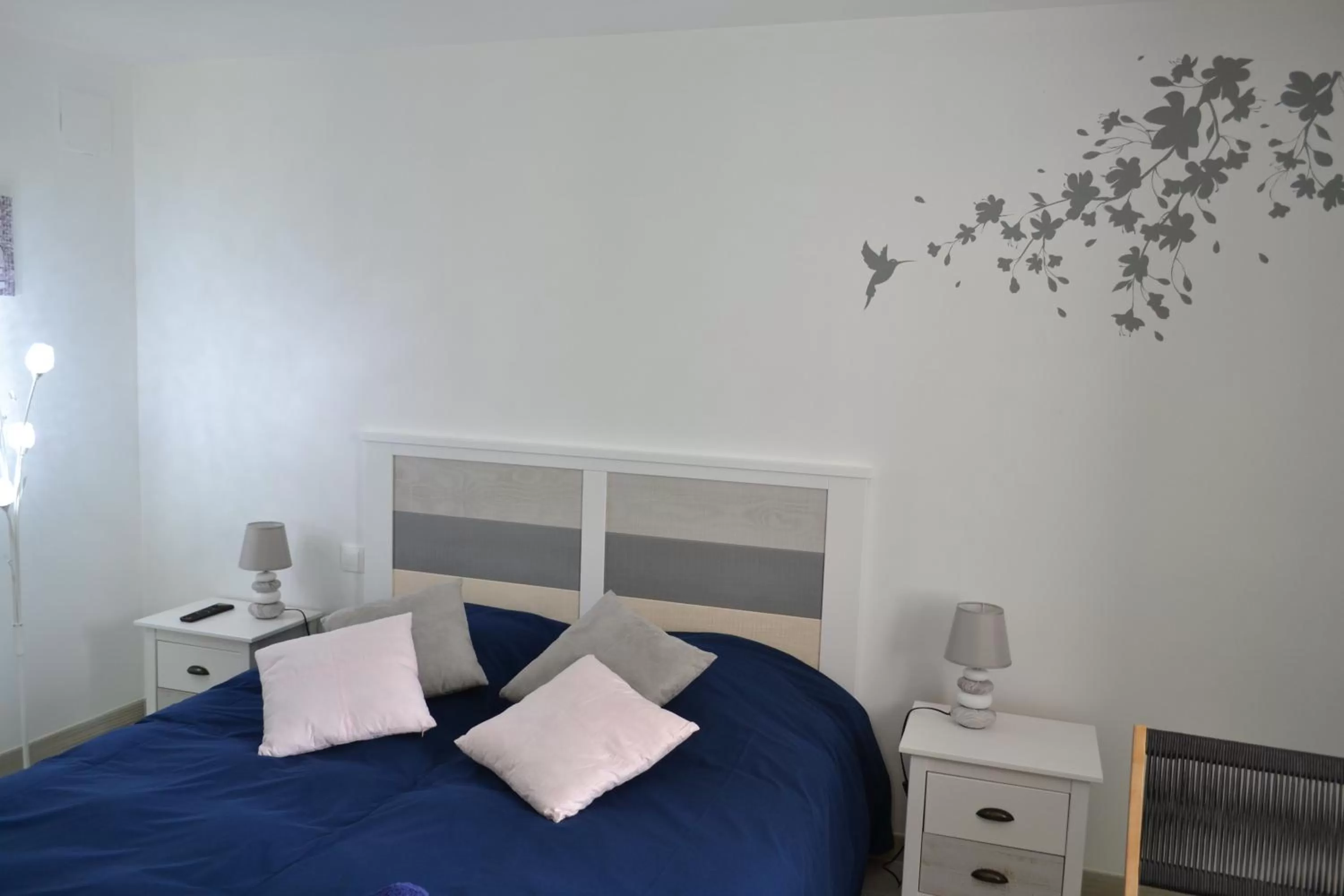 Bedroom, Bed in L'instant bleu