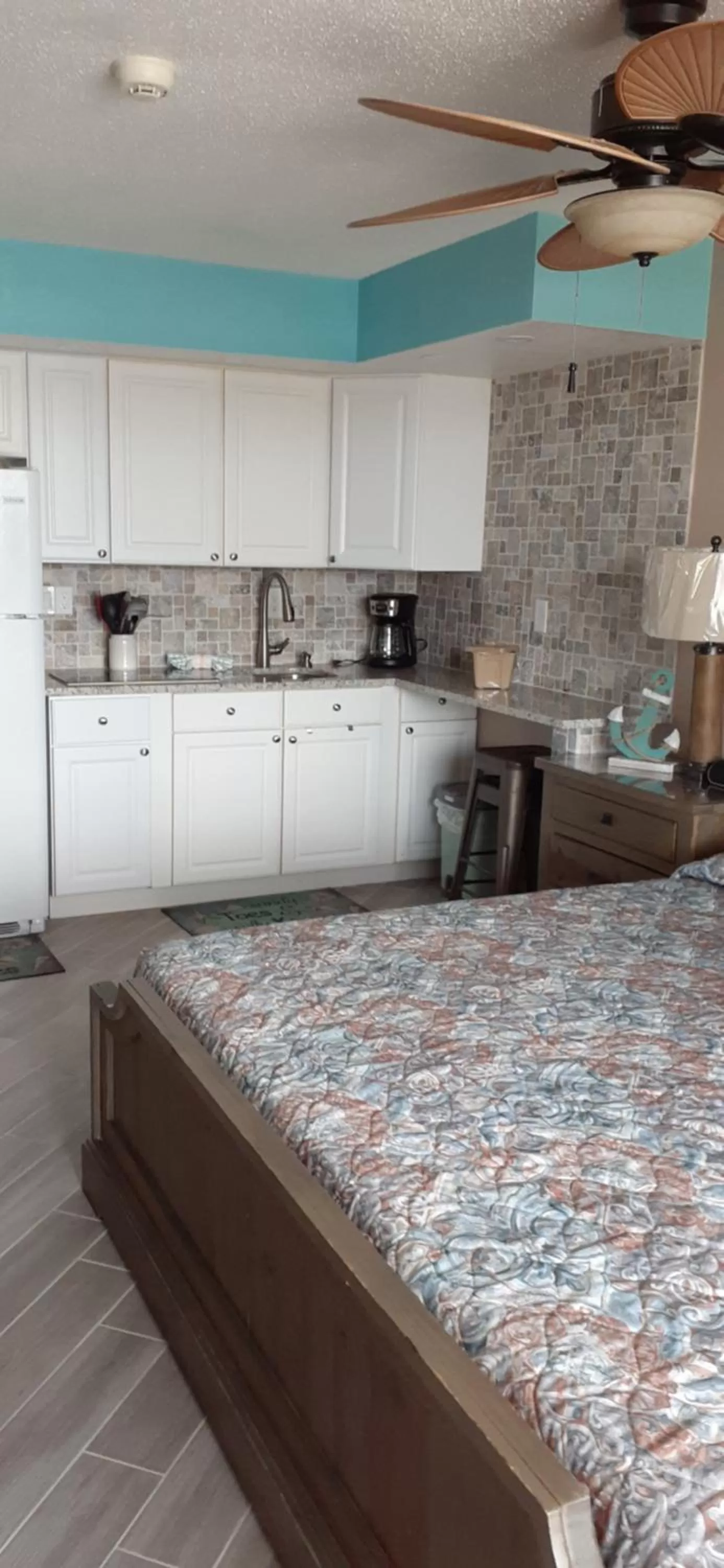 Kitchen/Kitchenette in Daytona Beach Hawaiian Inn