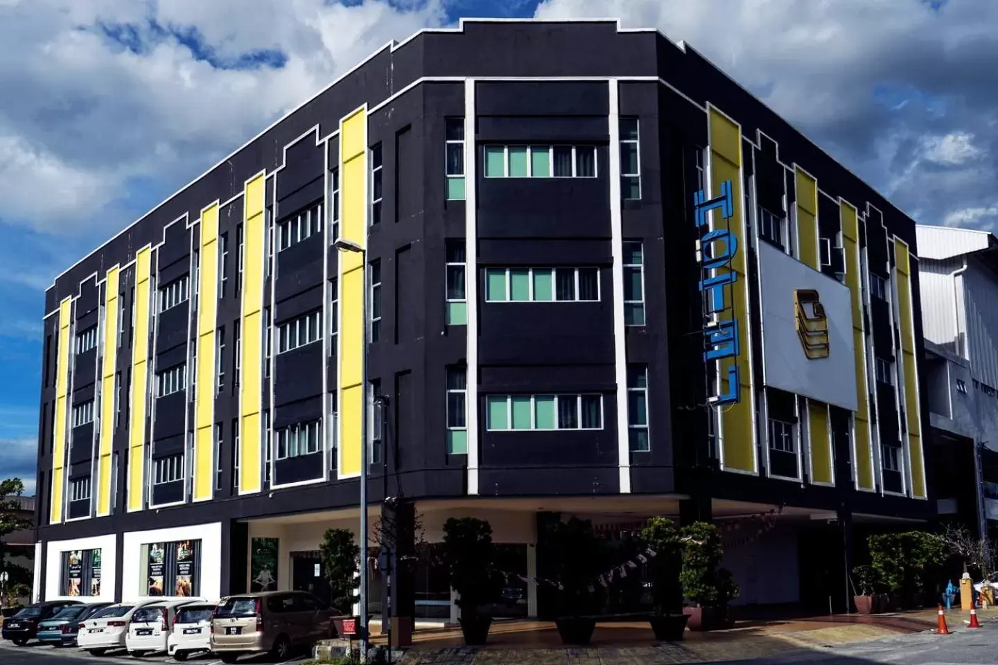 Facade/entrance, Property Building in Golden Roof Hotel Ampang Ipoh