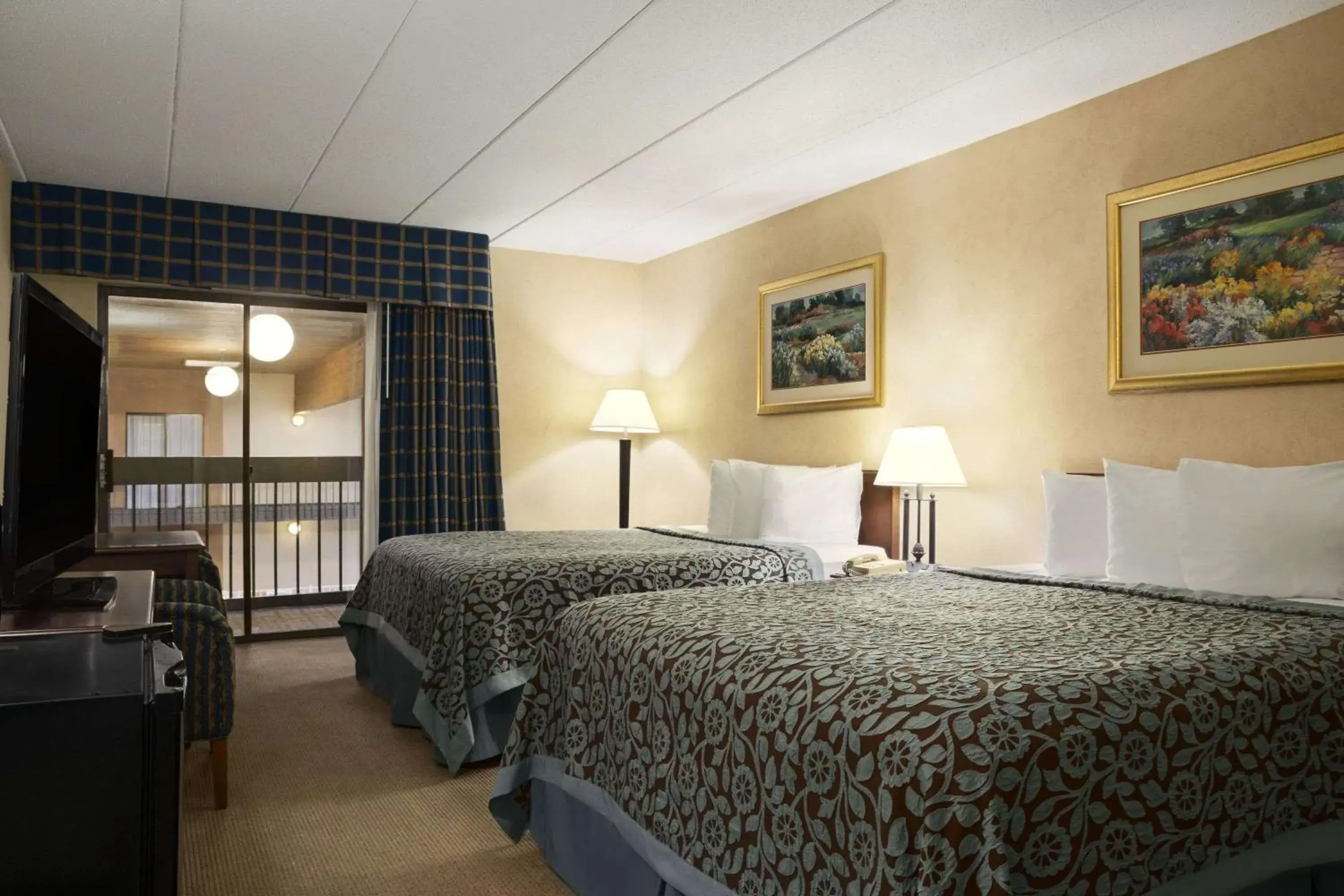 Photo of the whole room, Bed in Days Inn by Wyndham Rock Falls