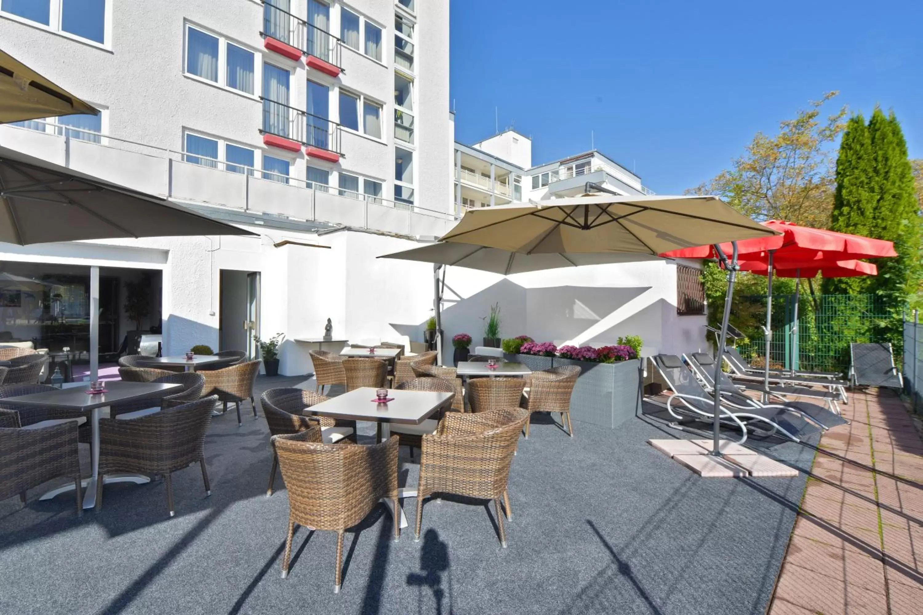 Balcony/Terrace, Restaurant/Places to Eat in ARTHOTEL Haar