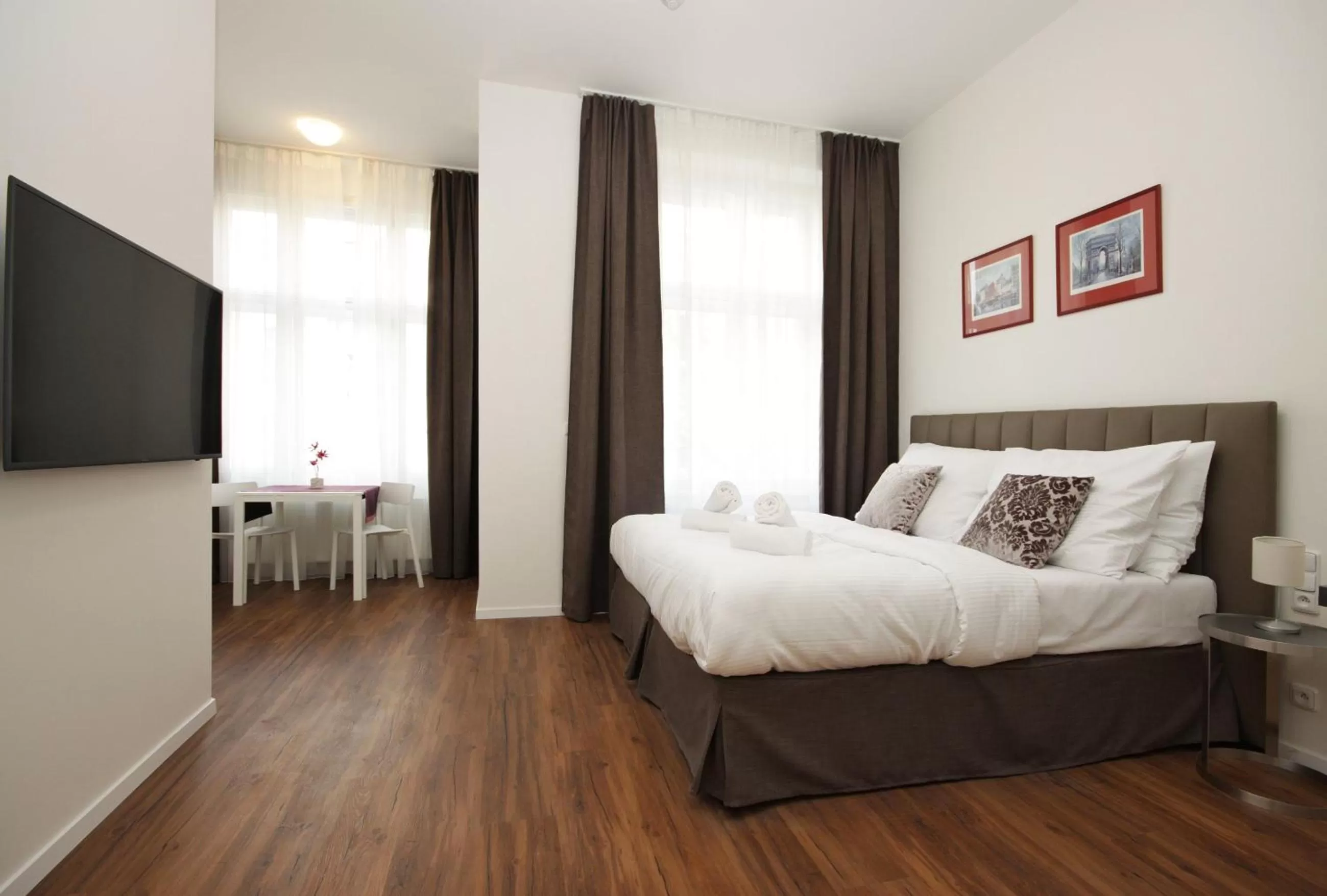 Bed in Elizabeth Suites